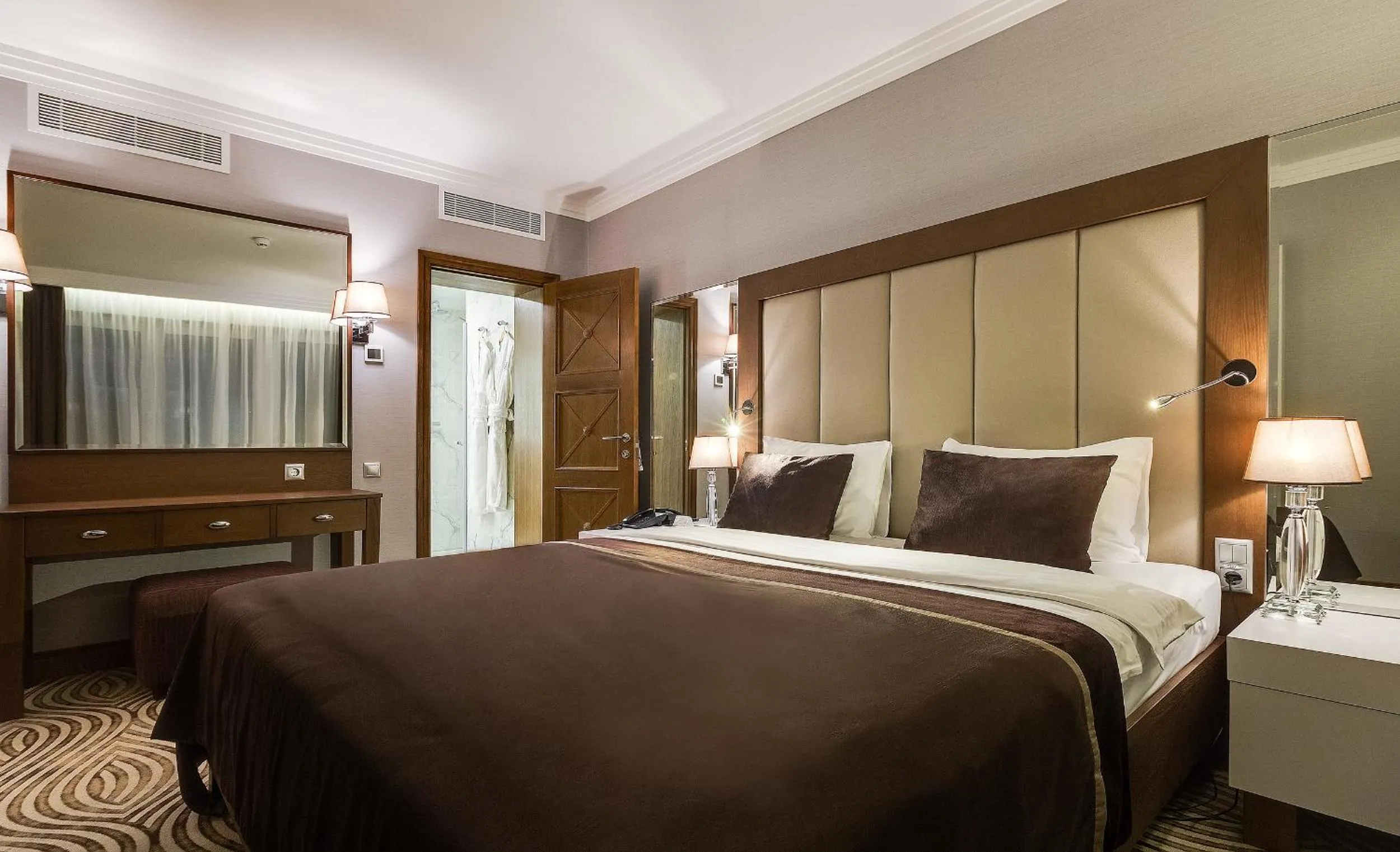 Bed in Premier Hotel Dnister