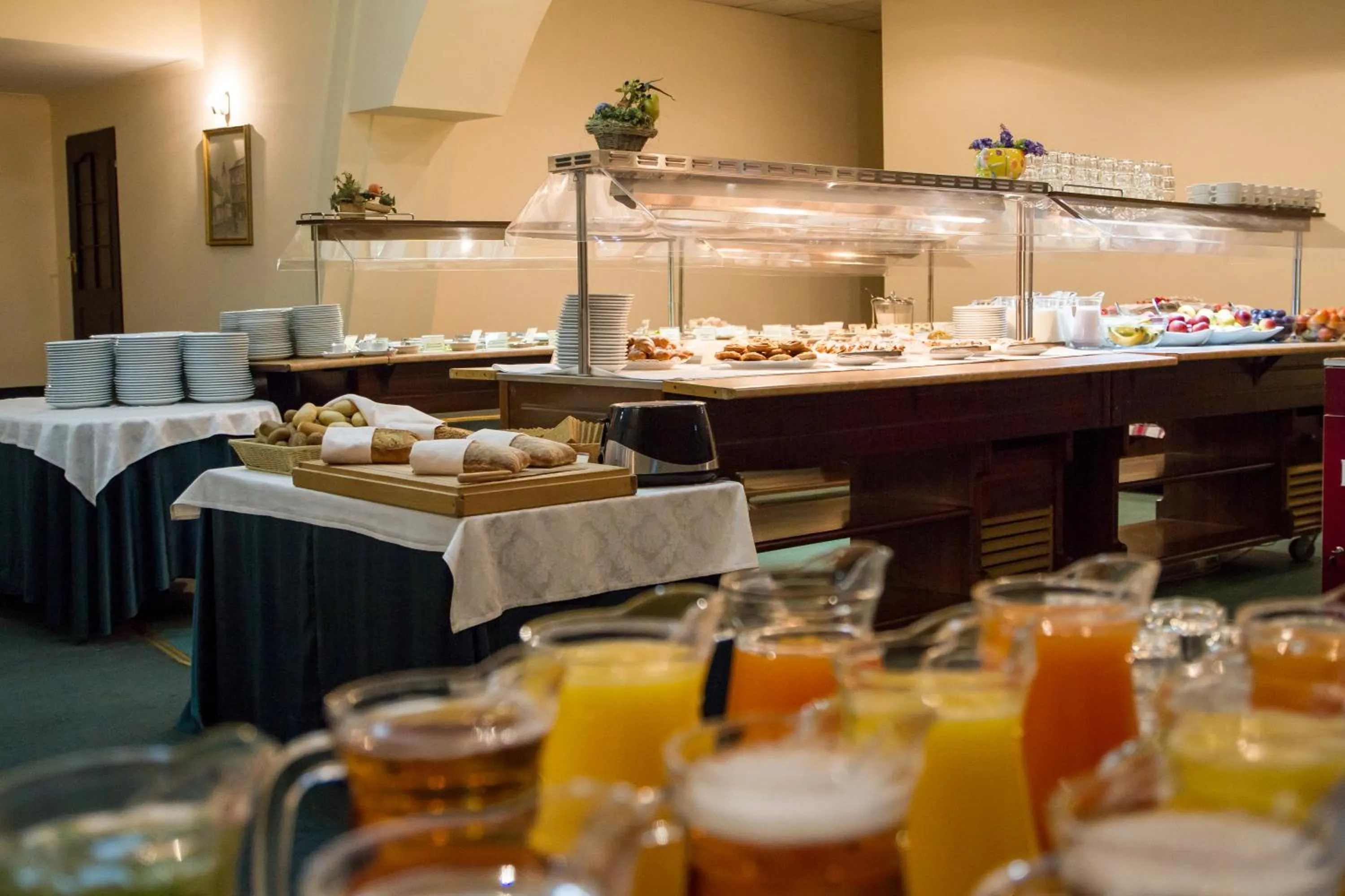 Restaurant/places to eat in Premier Hotel Dnister