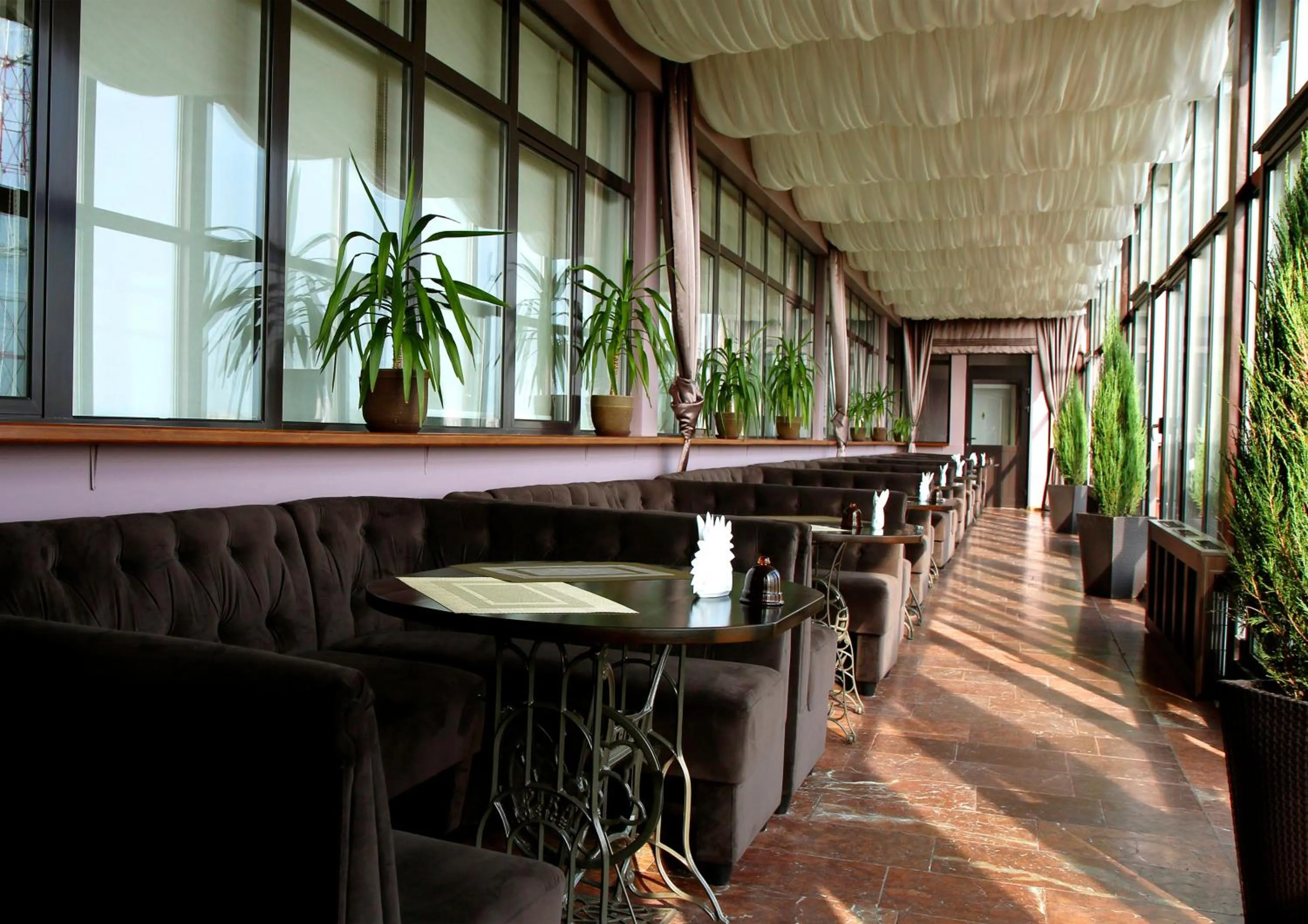 Restaurant/places to eat in Premier Hotel Dnister