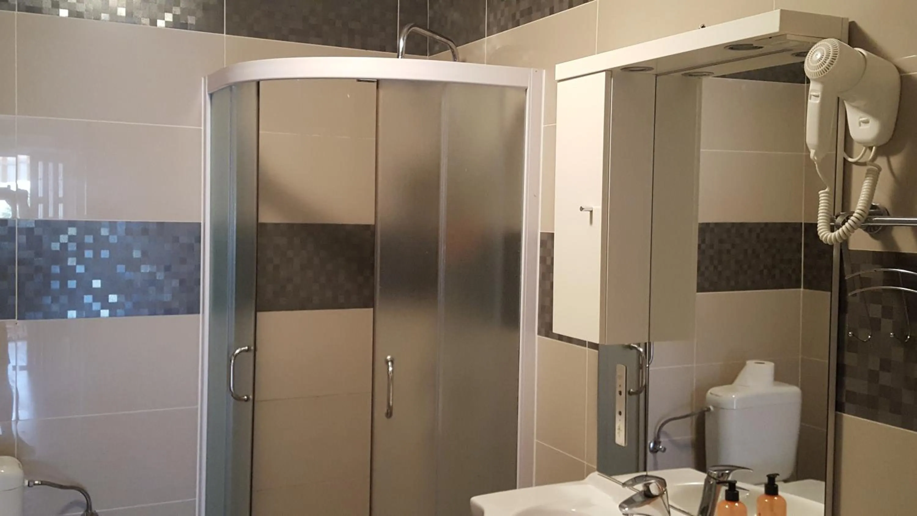 Bathroom in Villa Vanilla with Heated Pool