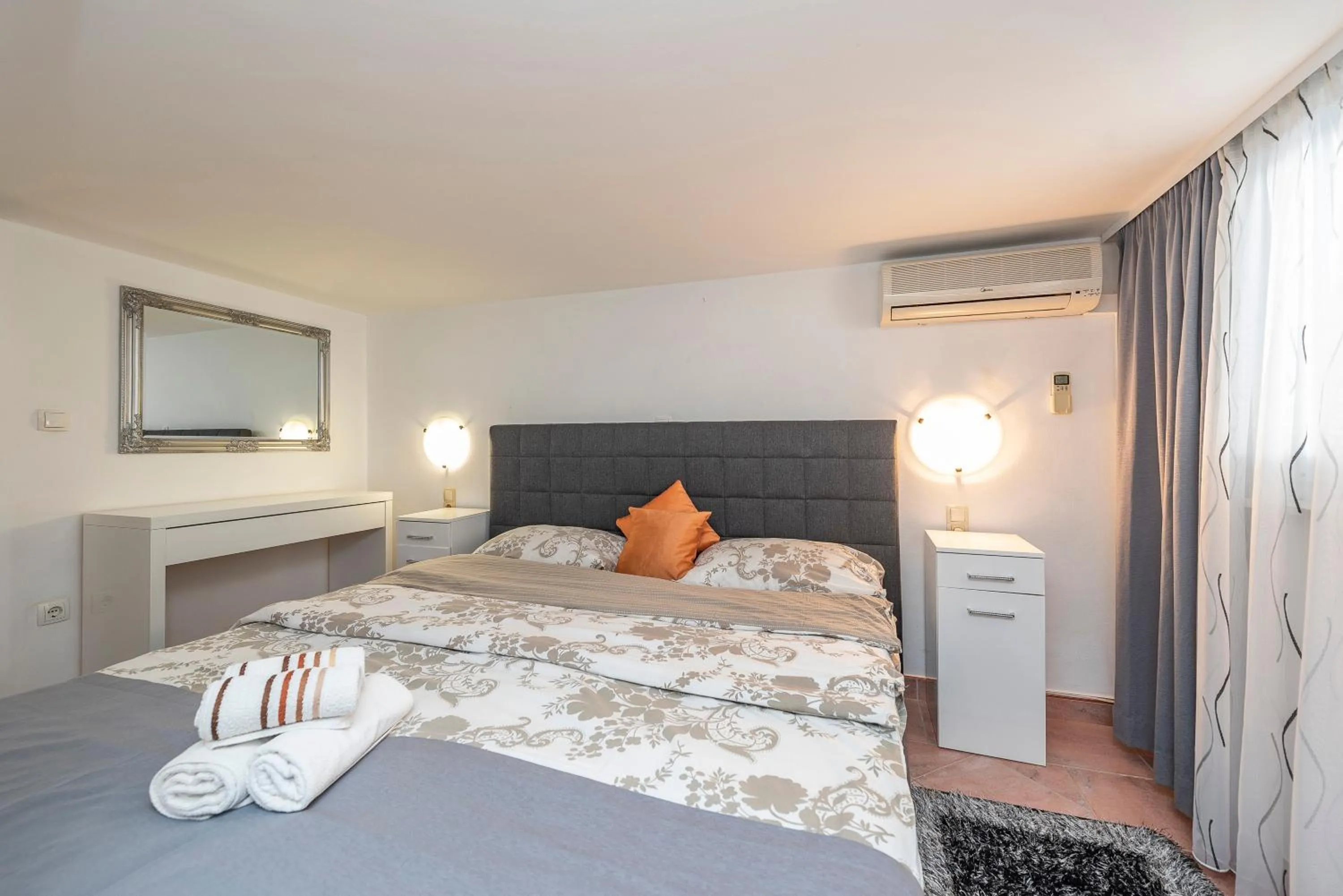 Bed in Villa Vanilla with Heated Pool