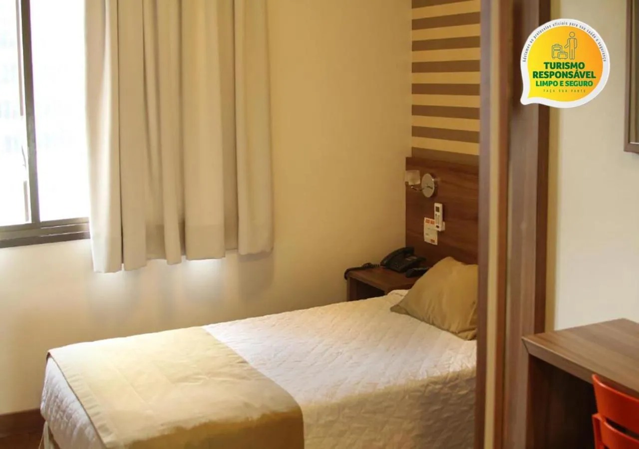 Photo of the whole room, Bed in Hotel Continental Business - 200 metros do Complexo Hospitalar Santa Casa