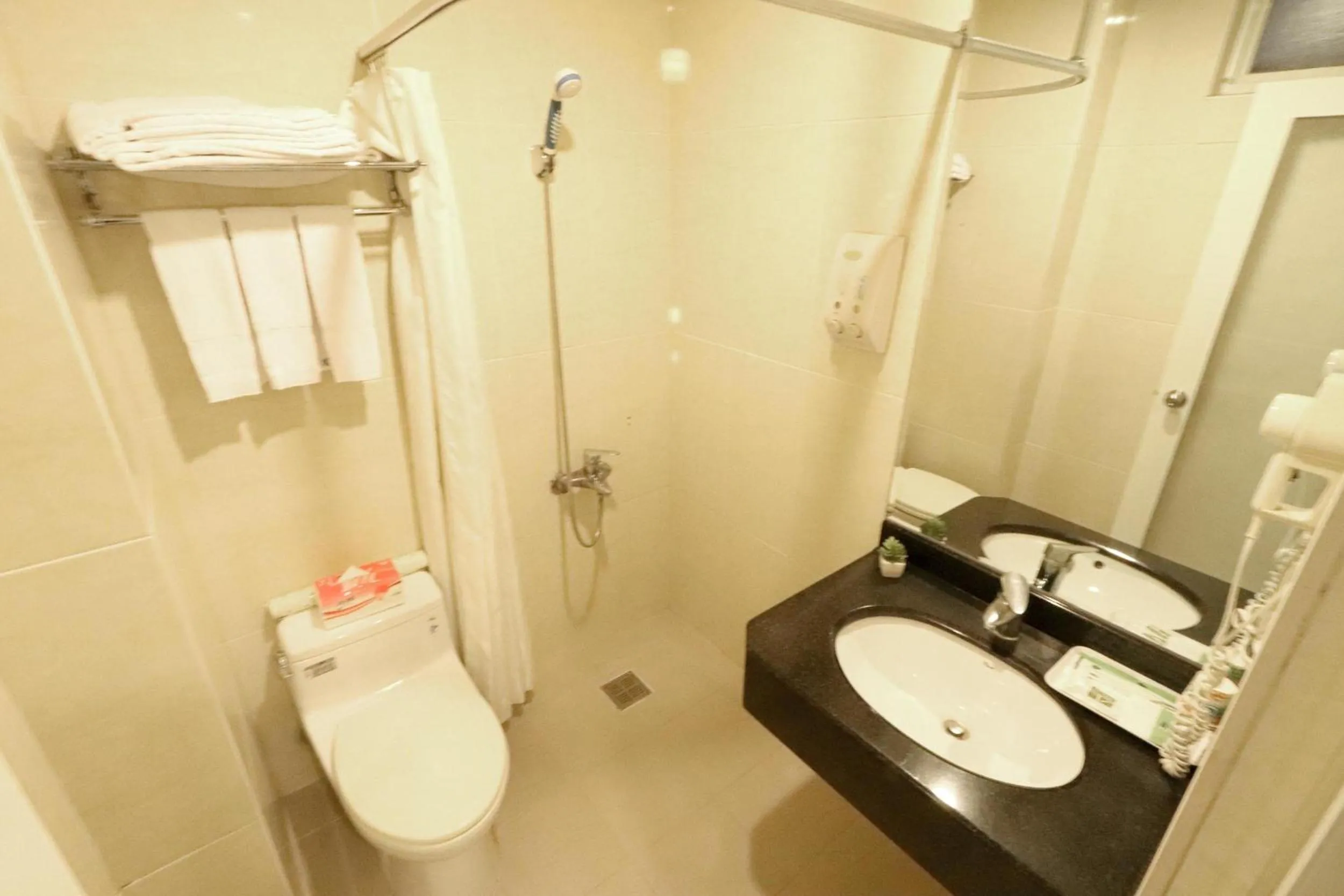 Toilet in FlowerSay Homestay