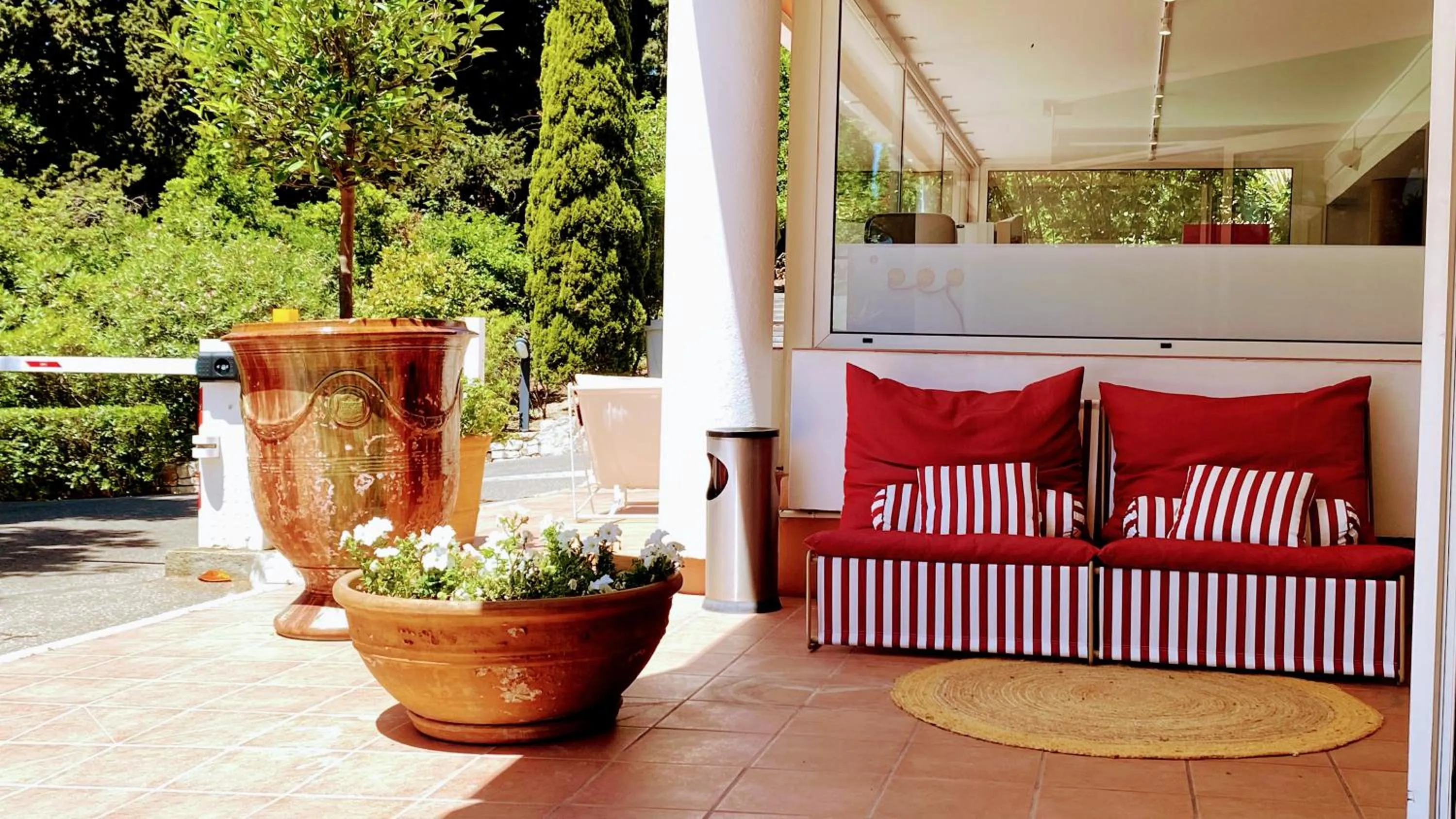 Patio in Royal Cottage Pamela Hotel Cassis