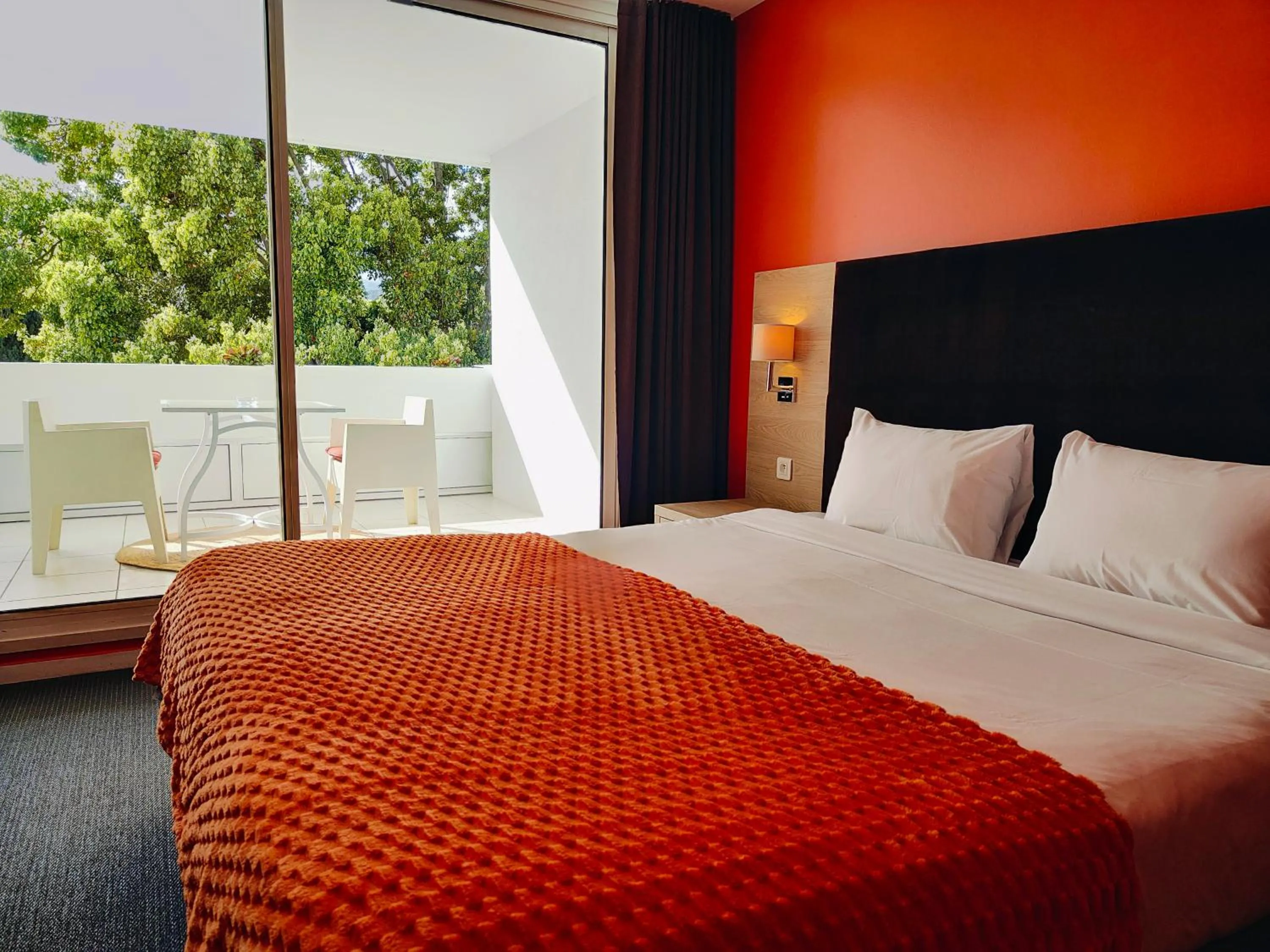 Balcony/Terrace, Bed in Royal Cottage Pamela Hotel Cassis