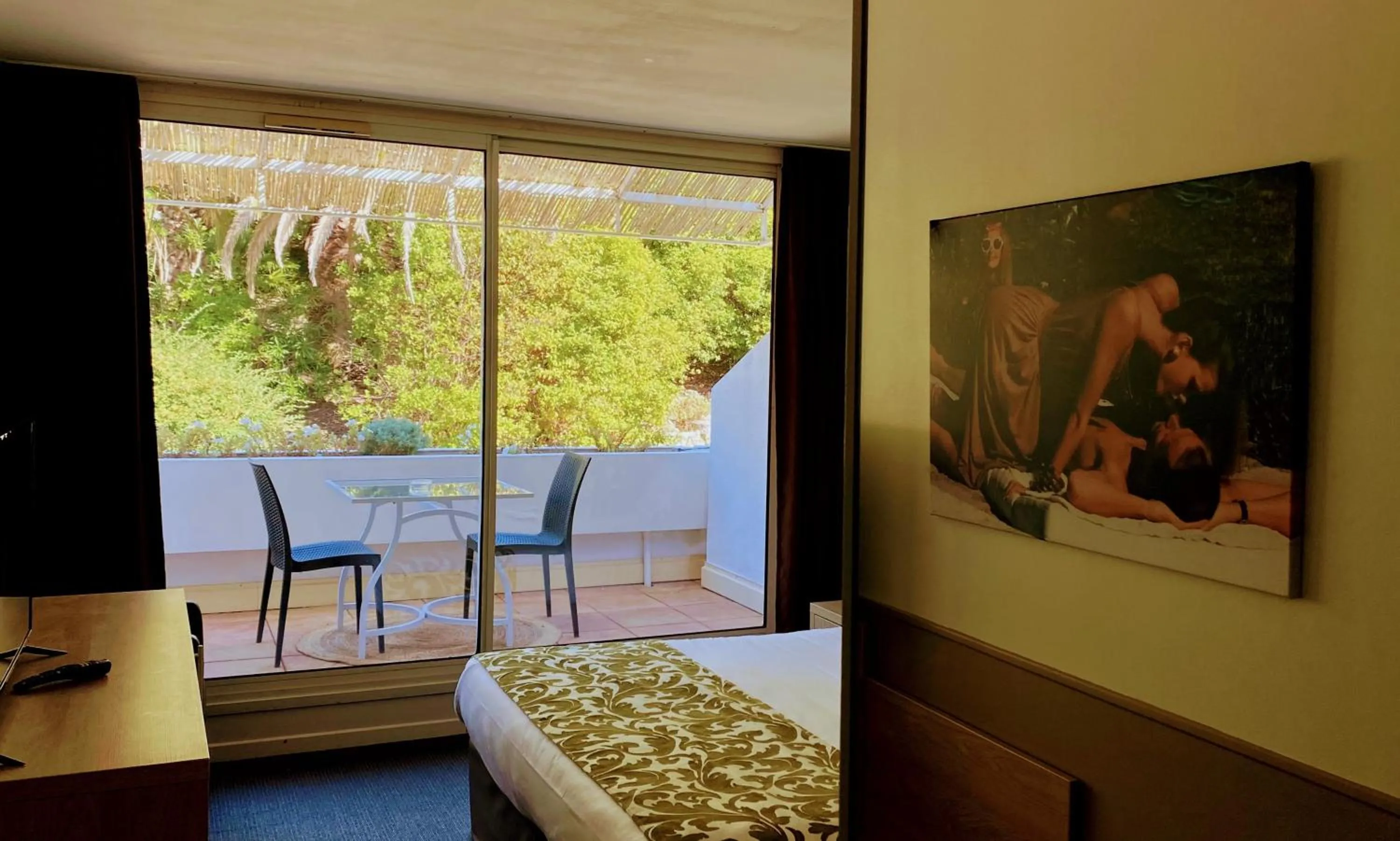 Balcony/Terrace, Bed in Royal Cottage Pamela Hotel Cassis