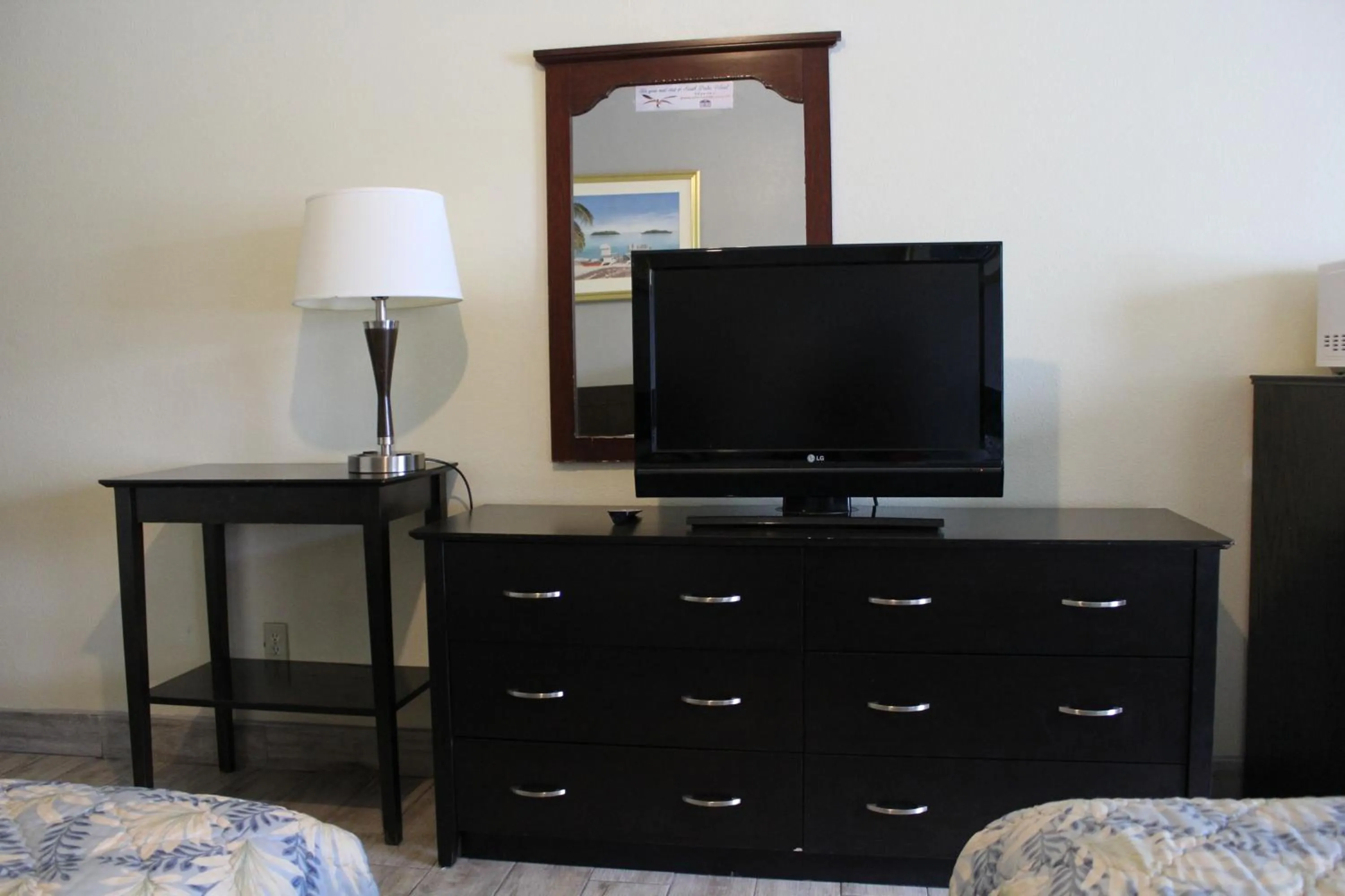 TV and multimedia in Casa Bella Hotel and Suites