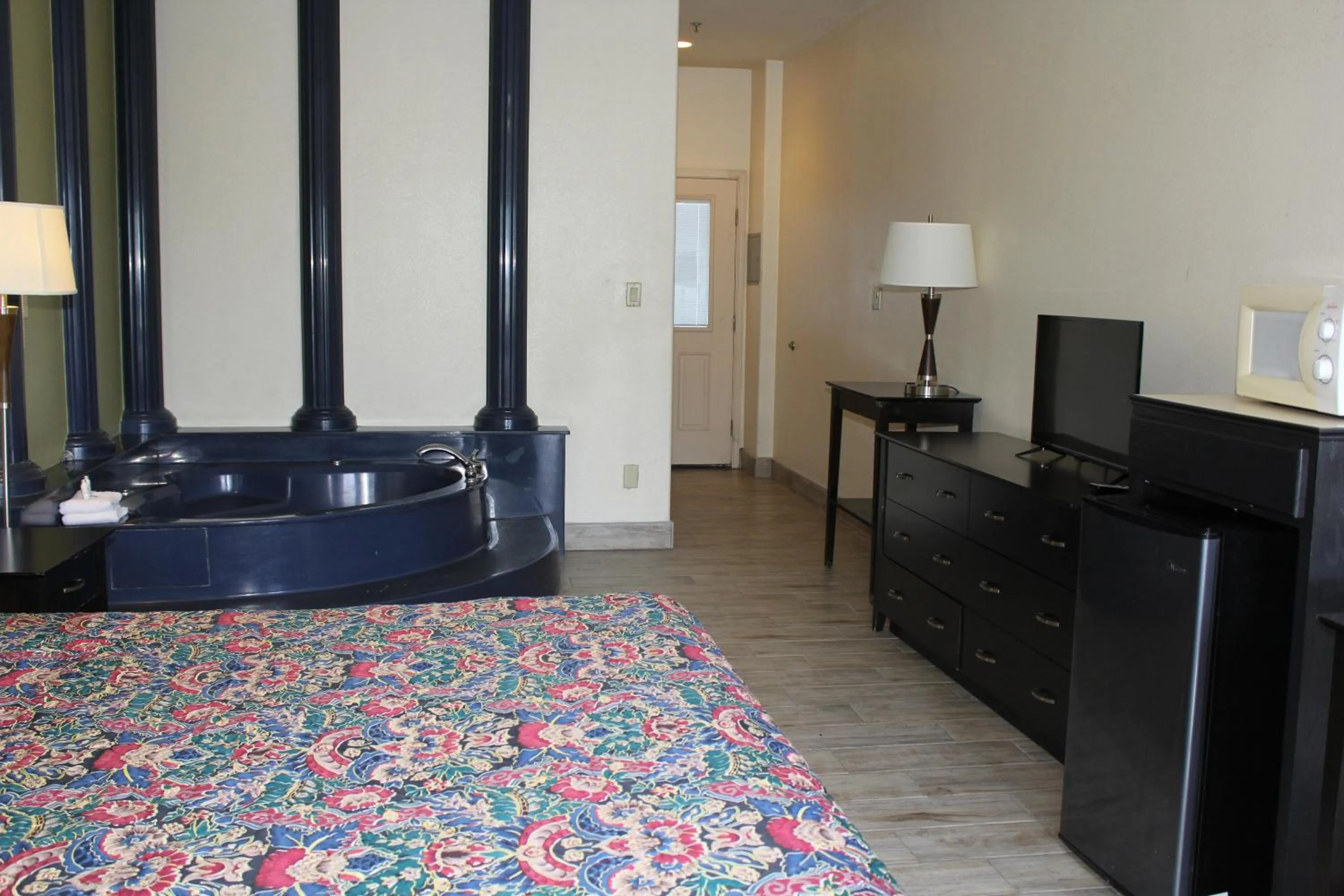 TV and multimedia, Bed in Casa Bella Hotel and Suites