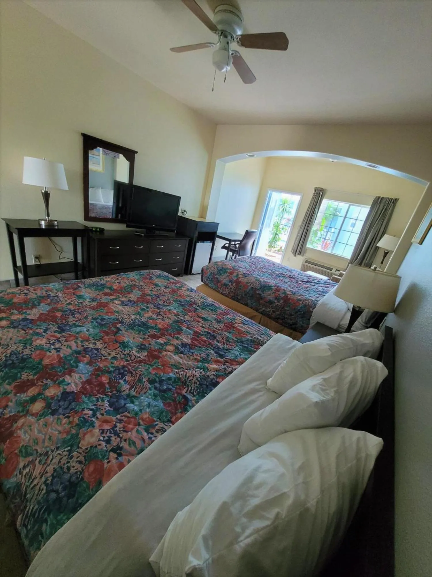 Bed in Casa Bella Hotel and Suites