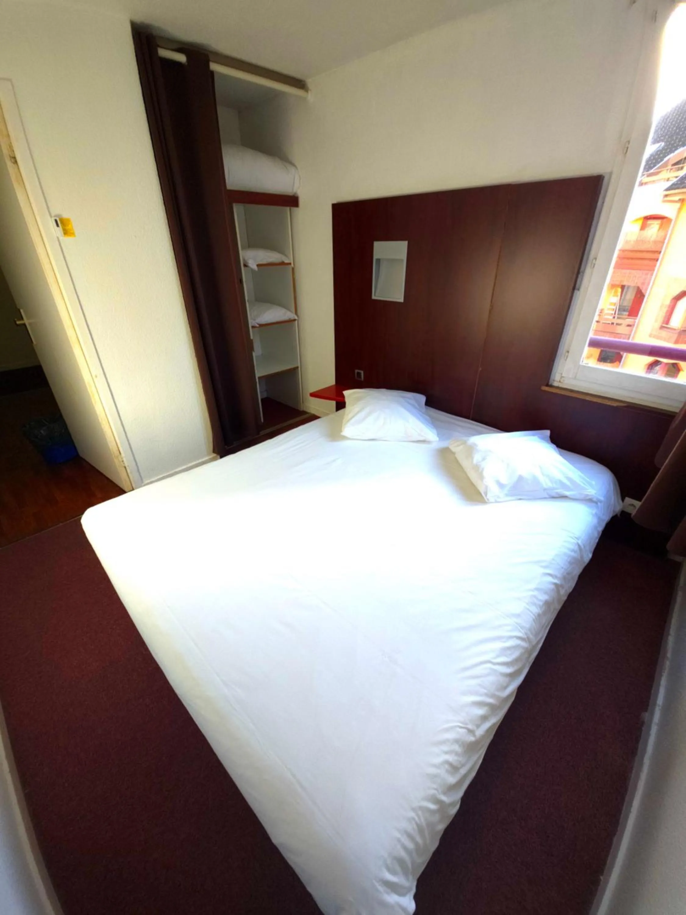 Bed in Geneva Residence