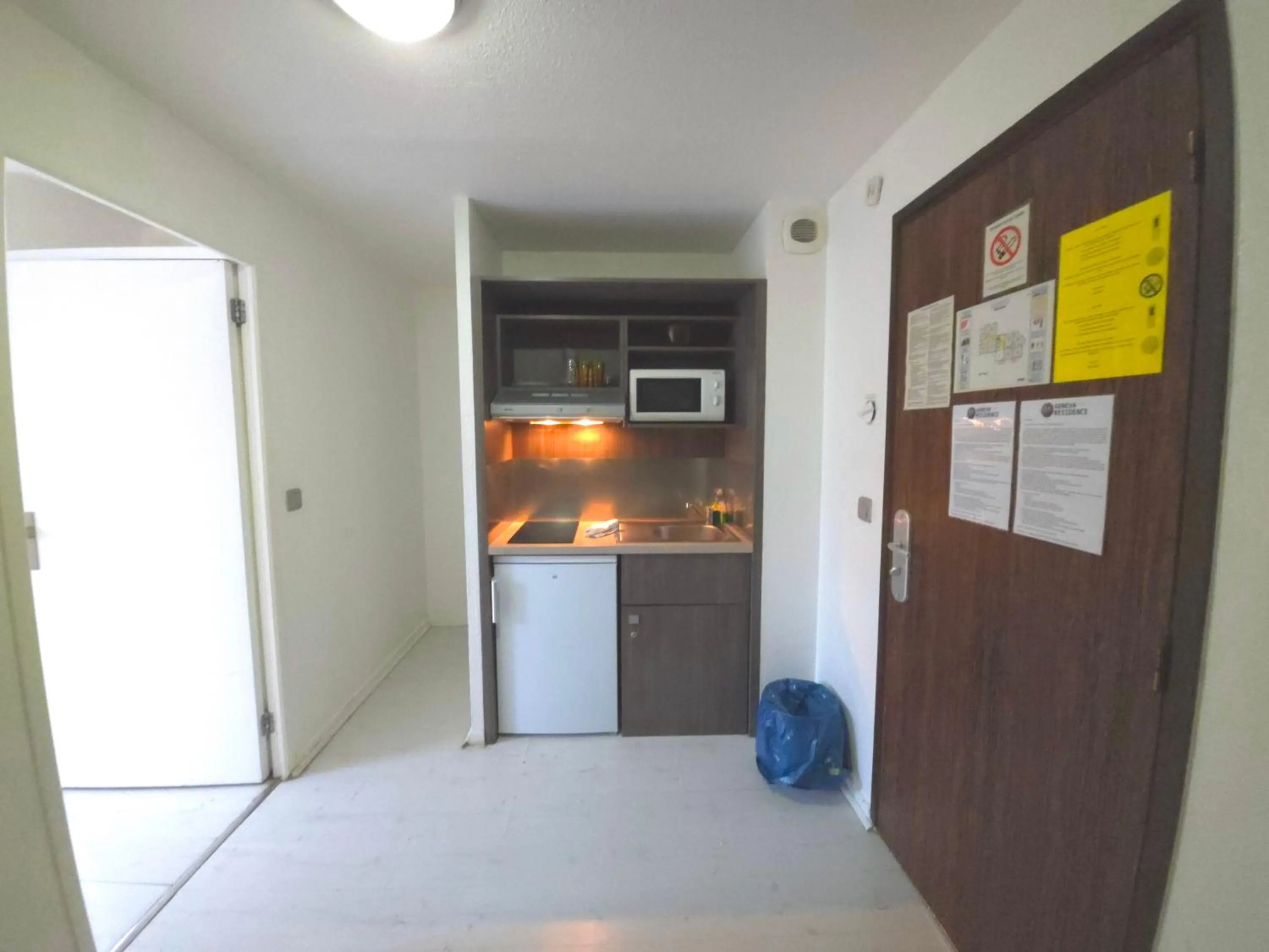 Kitchen or kitchenette in Geneva Residence