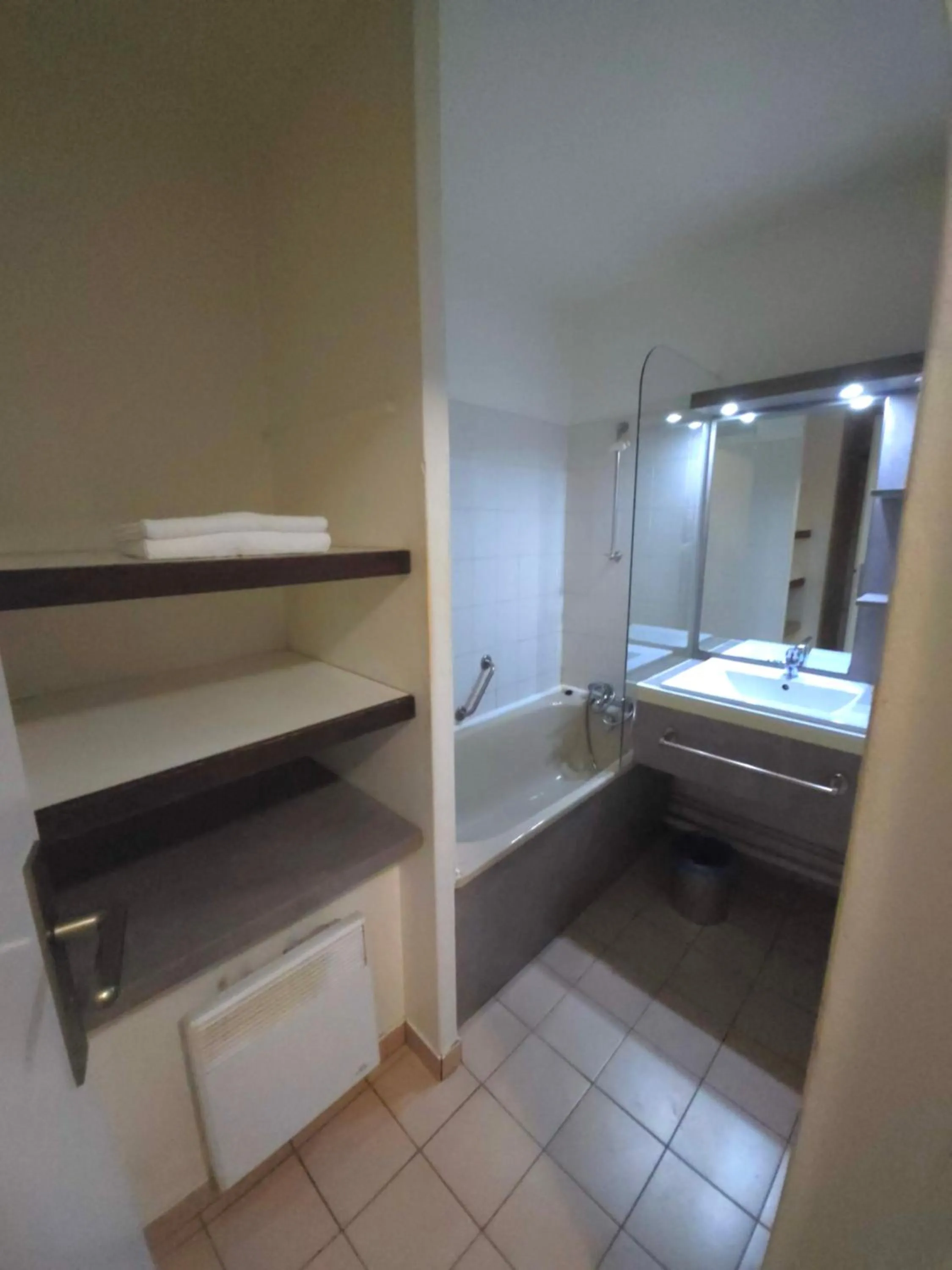 Bathroom, Bed in Geneva Residence