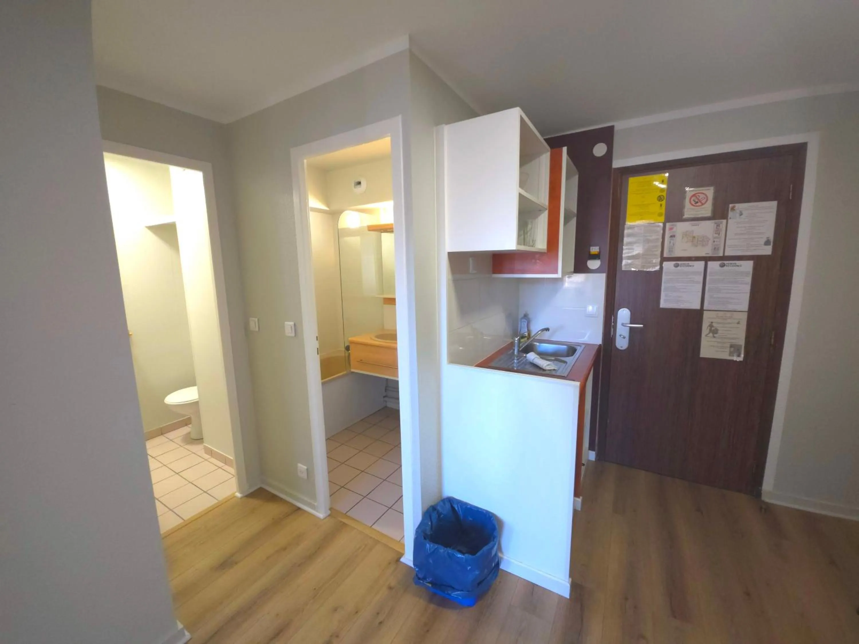 Kitchen or kitchenette in Geneva Residence