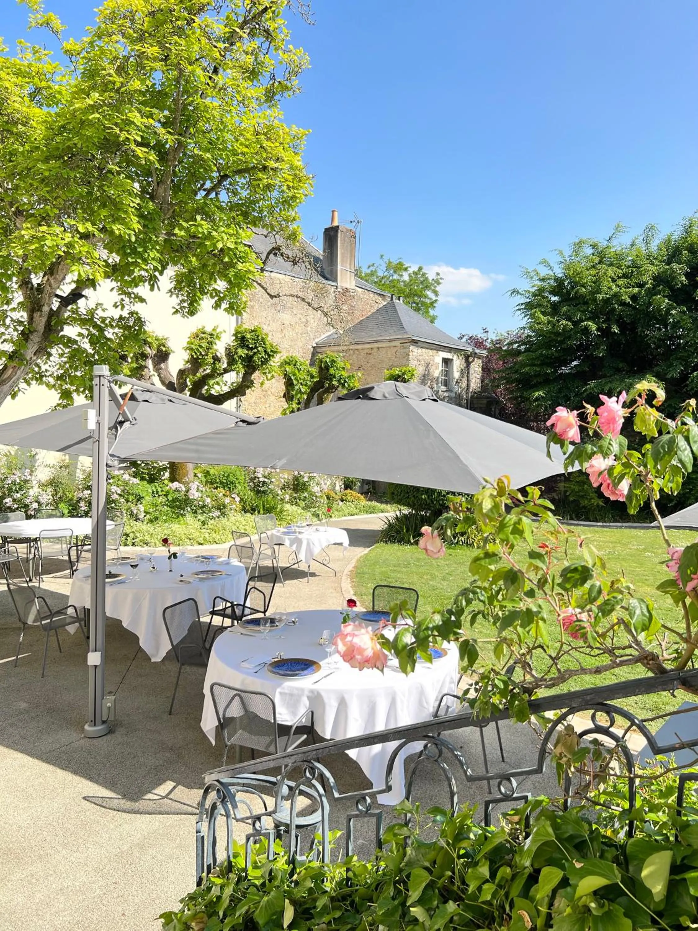 Restaurant/places to eat in Hôtel Restaurants & Spa Perier Du Bignon