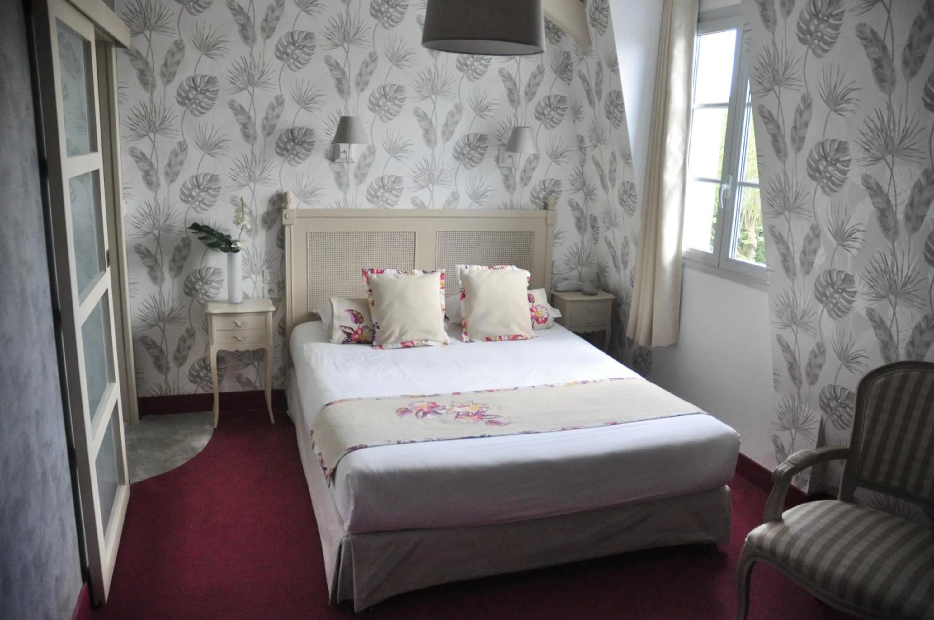 Bedroom, Bed in Hôtel Restaurants & Spa Perier Du Bignon