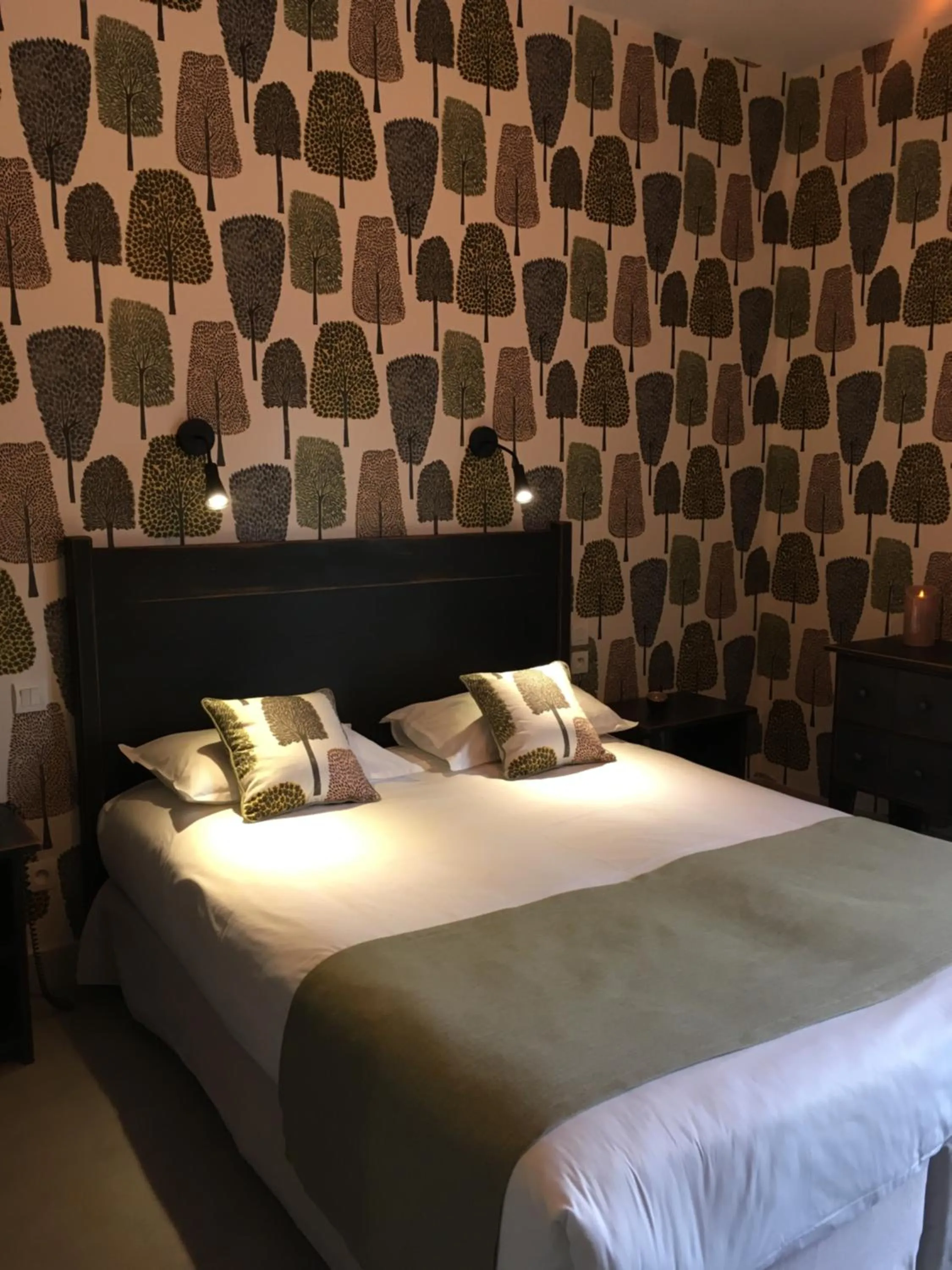 Bedroom, Bed in Hôtel Restaurants & Spa Perier Du Bignon