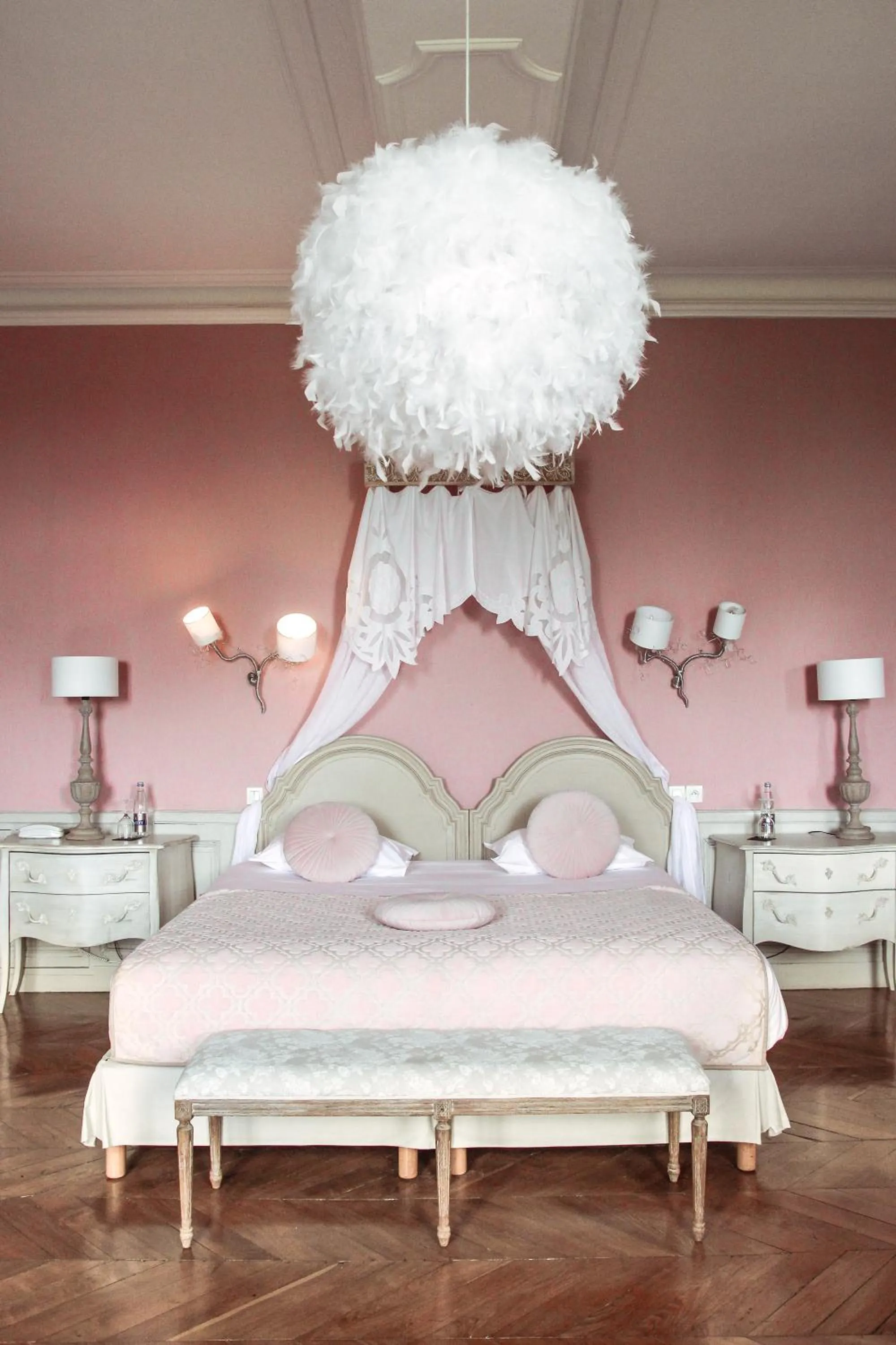 Bedroom, Bed in Hôtel Restaurants & Spa Perier Du Bignon