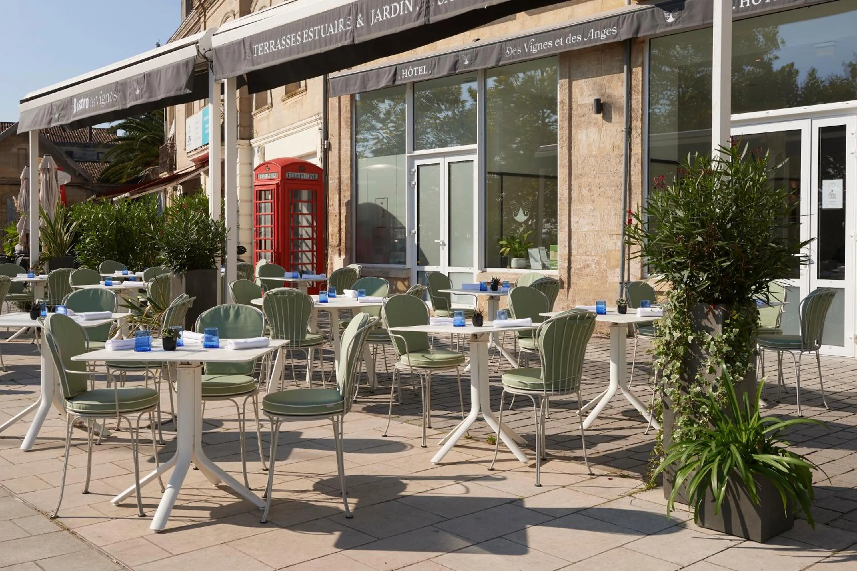 Restaurant/places to eat in Best Western Premier Hotel des Vignes et des Anges