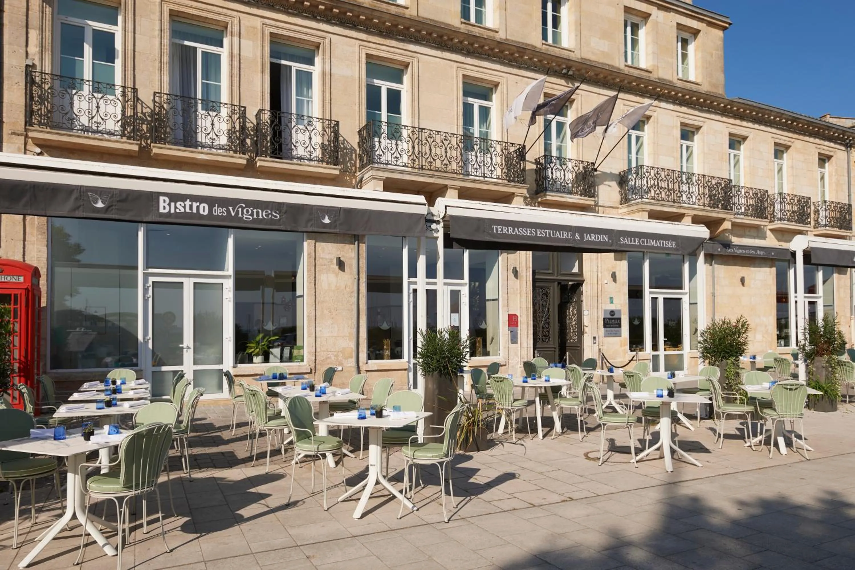 Property building in Best Western Premier Hotel des Vignes et des Anges