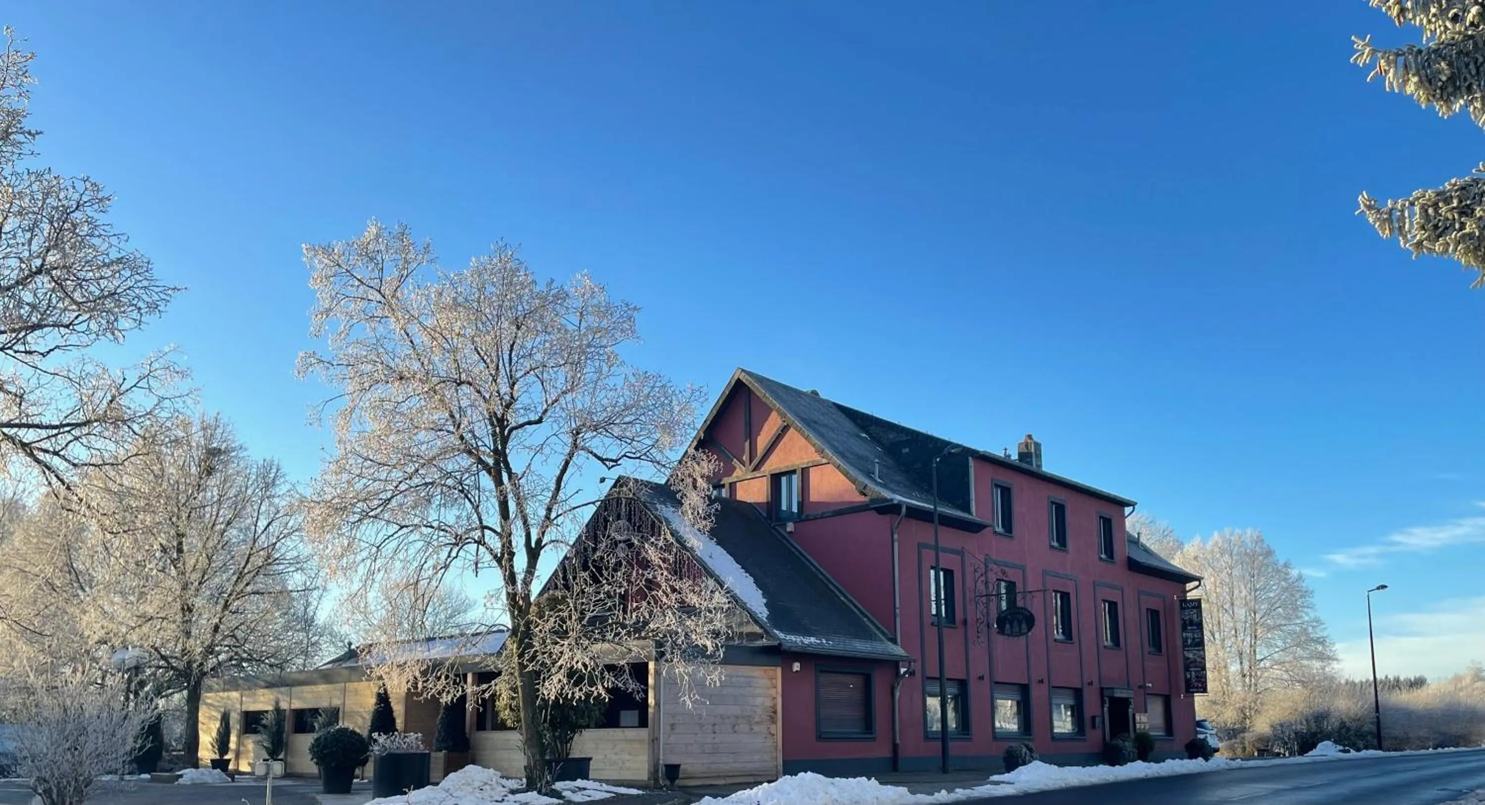 Property building in Hôtel Restaurant Lamy