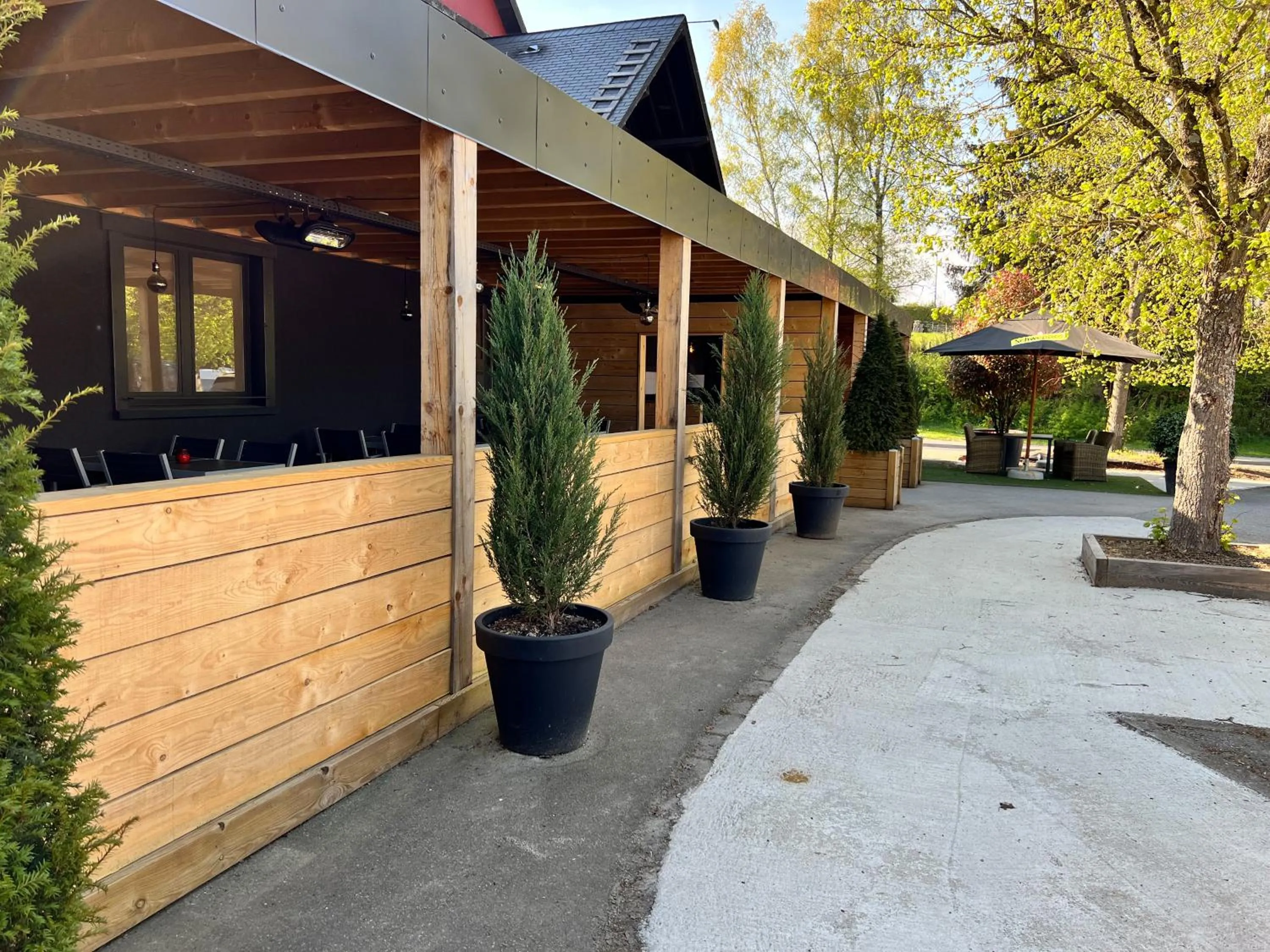 Property building in Hôtel Restaurant Lamy