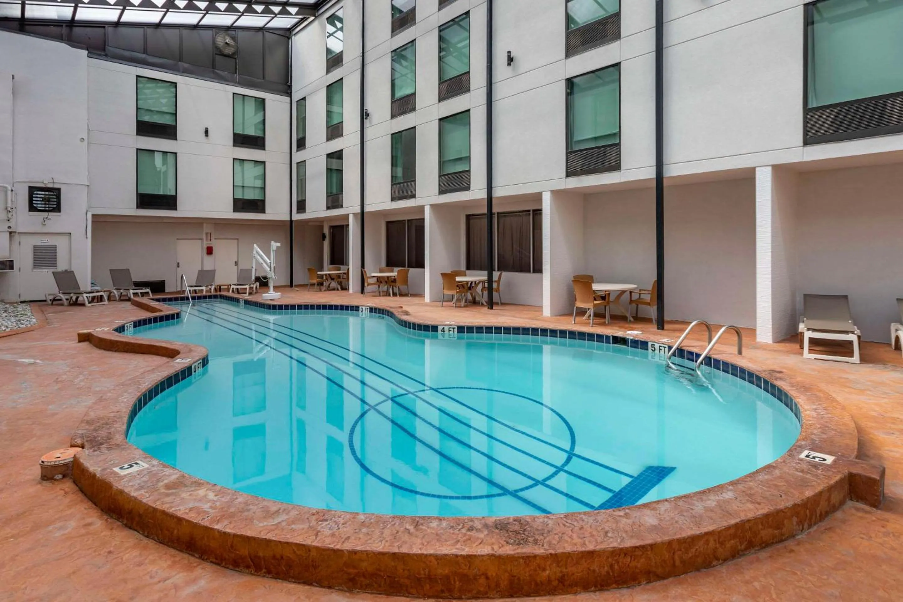 Swimming pool in Comfort Inn & Suites Nashville Downtown - Stadium