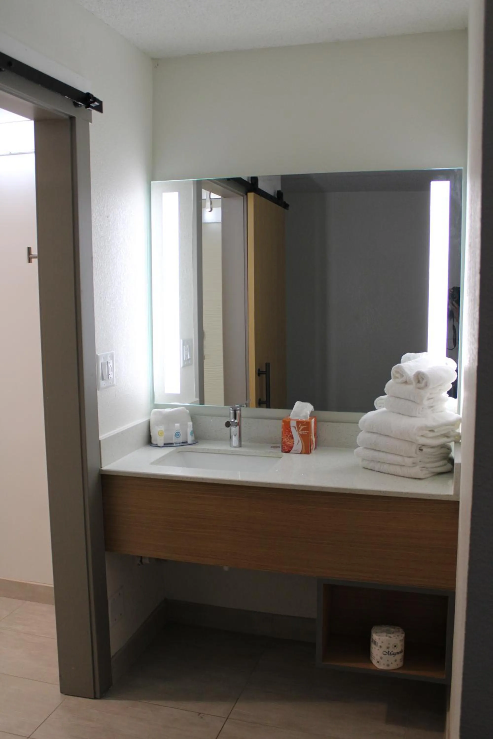 towels in Comfort Inn & Suites Nashville Downtown - Stadium