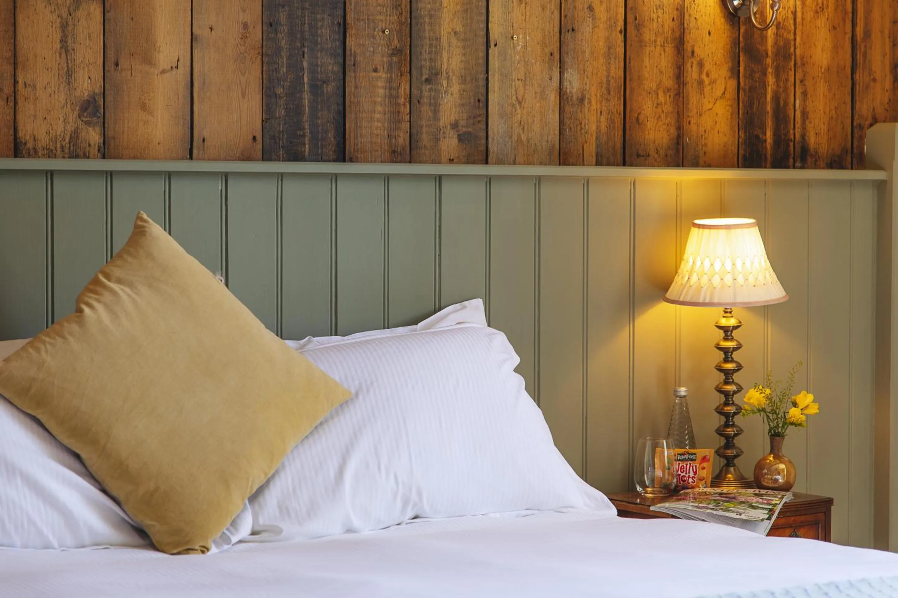 Bedroom, Bed in The Blue Ball Inn