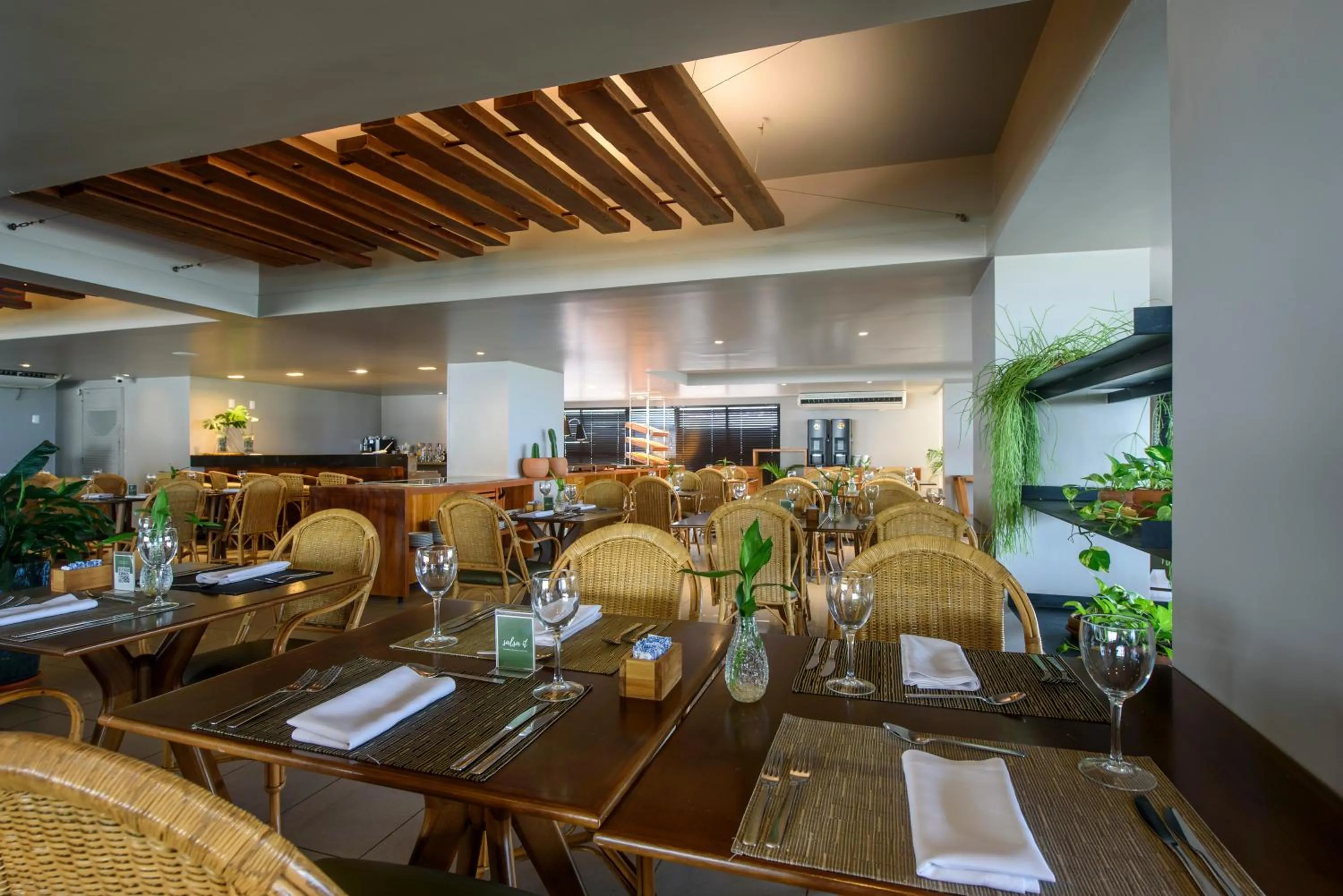 Restaurant/places to eat in Hardman Praia Hotel