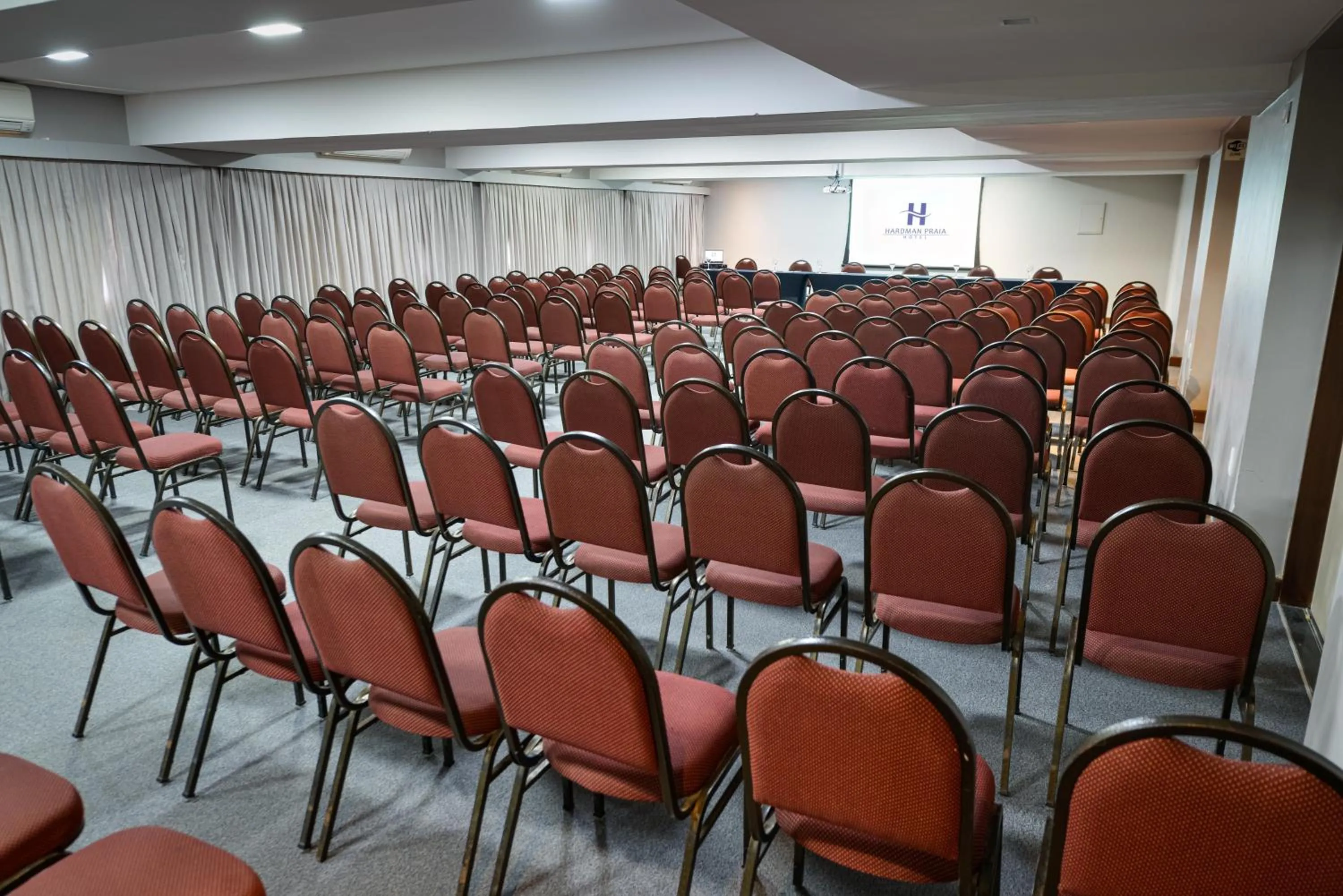 Business facilities in Hardman Praia Hotel