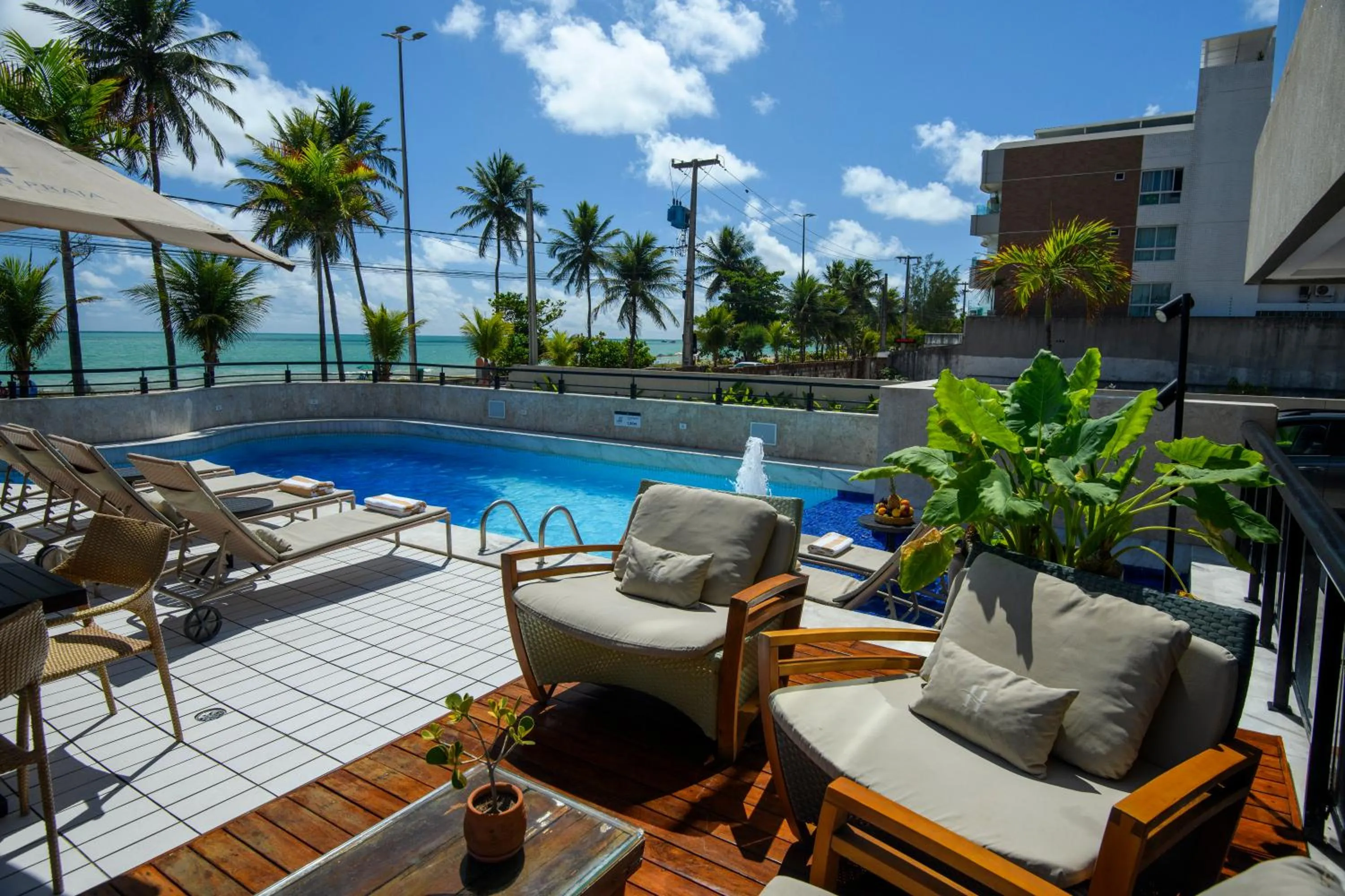 Swimming pool in Hardman Praia Hotel
