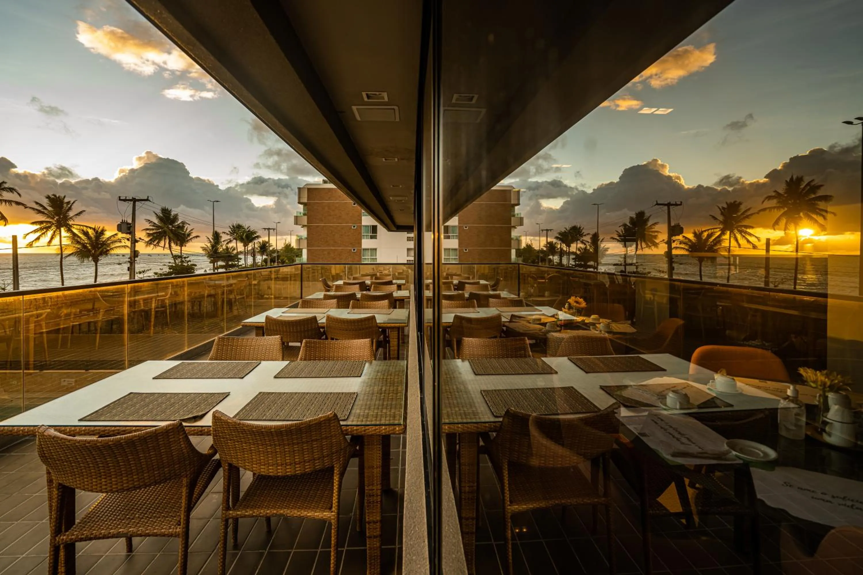 Restaurant/places to eat in Hardman Praia Hotel