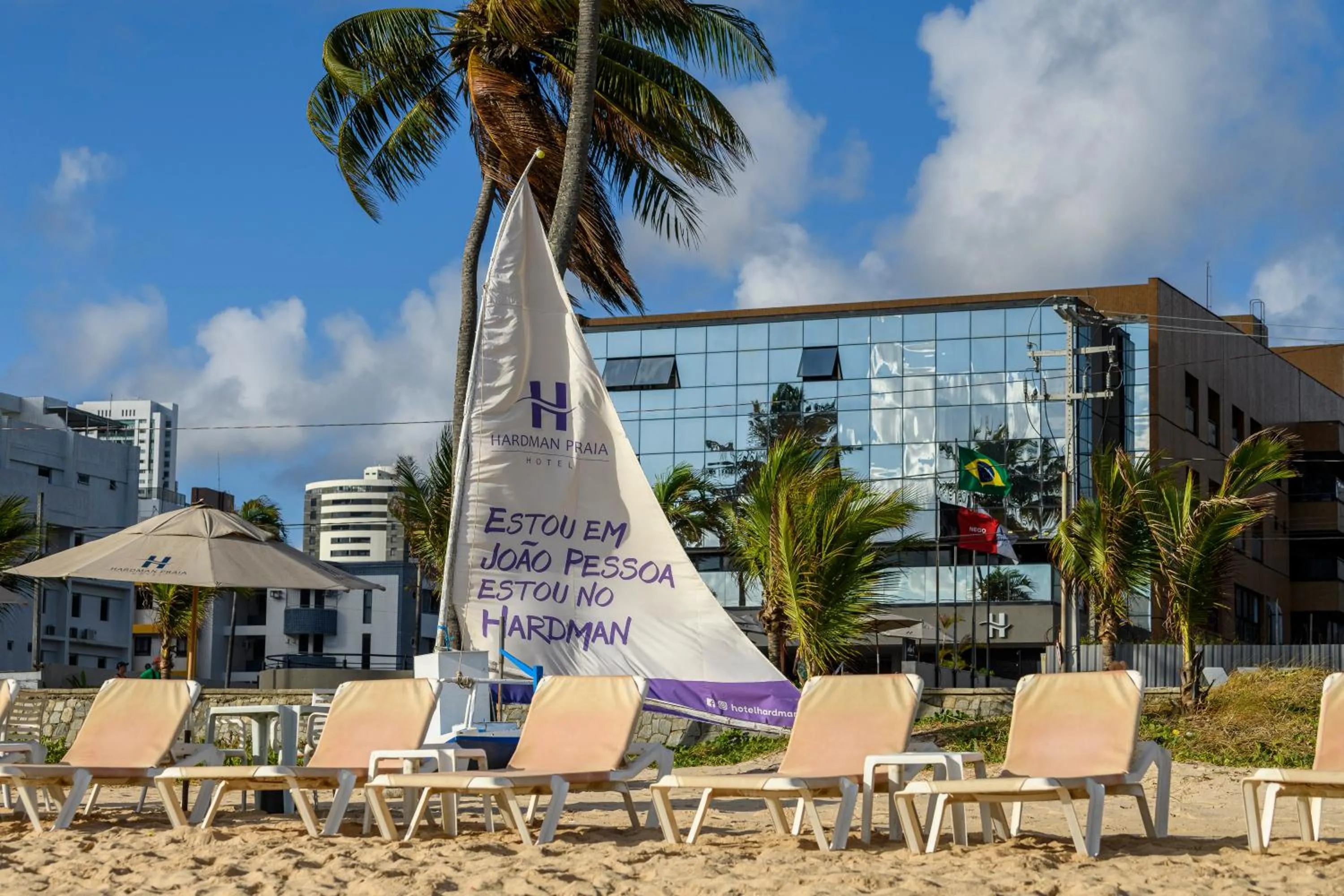 Beach in Hardman Praia Hotel