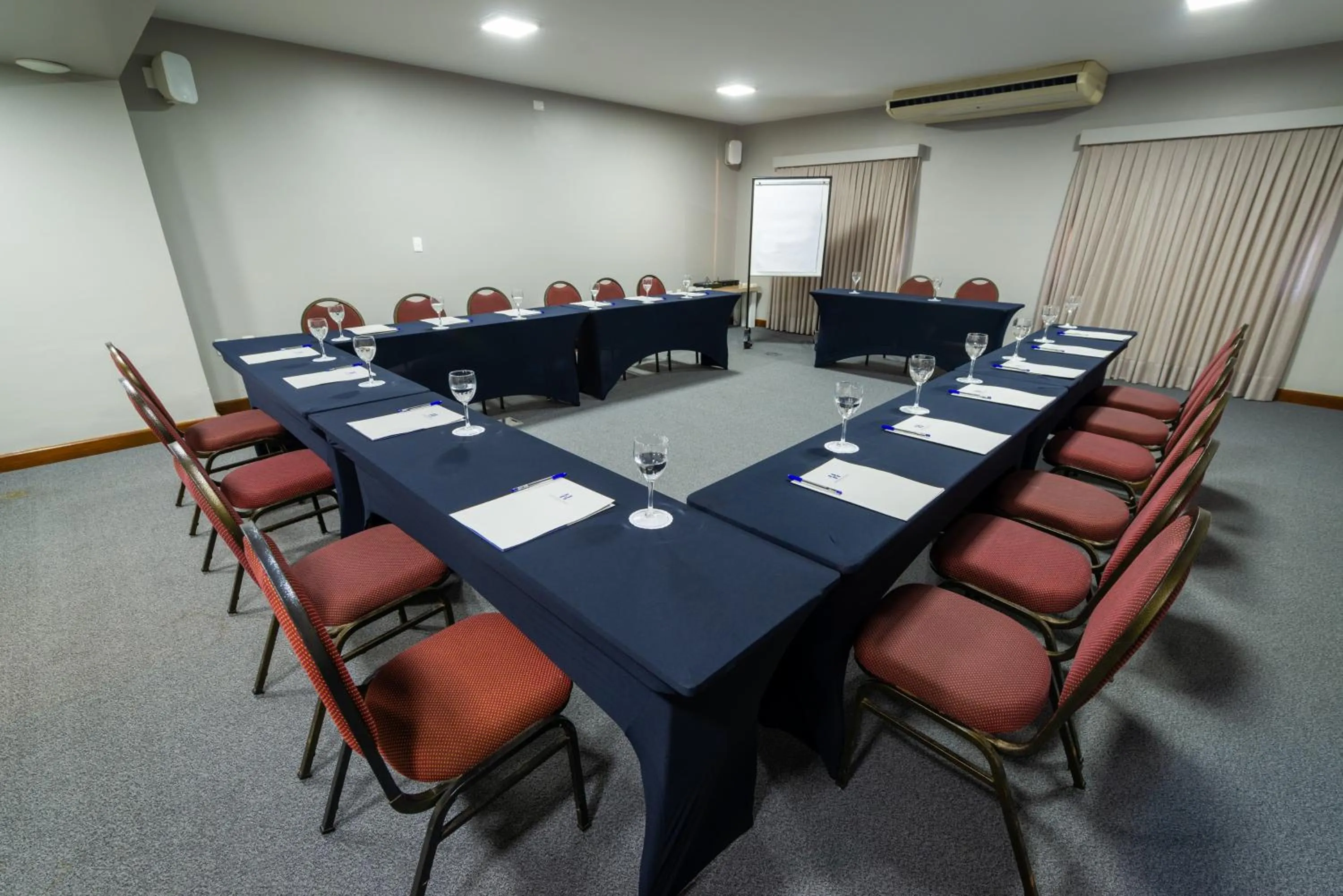 Business facilities in Hardman Praia Hotel