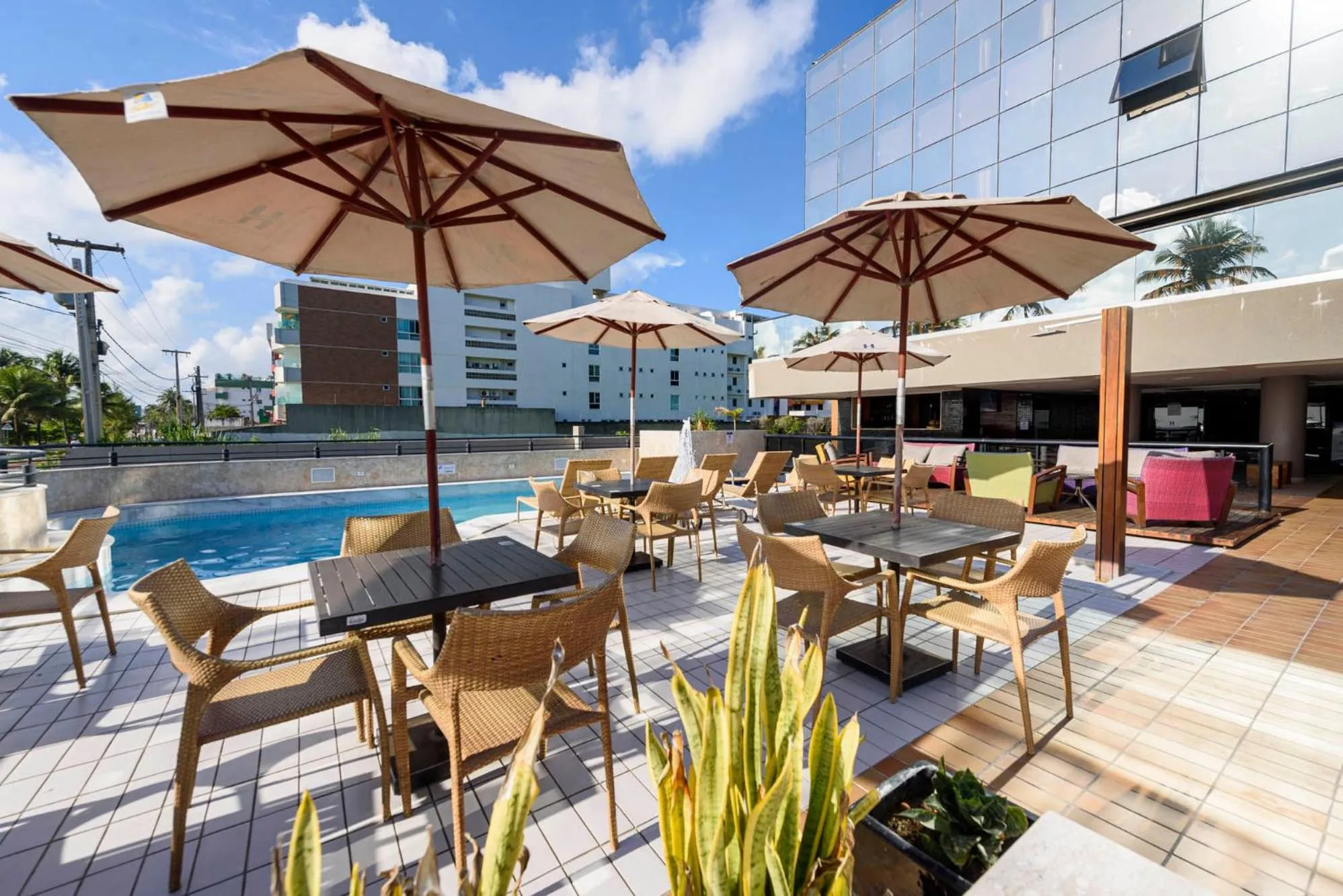 Pool view in Hardman Praia Hotel