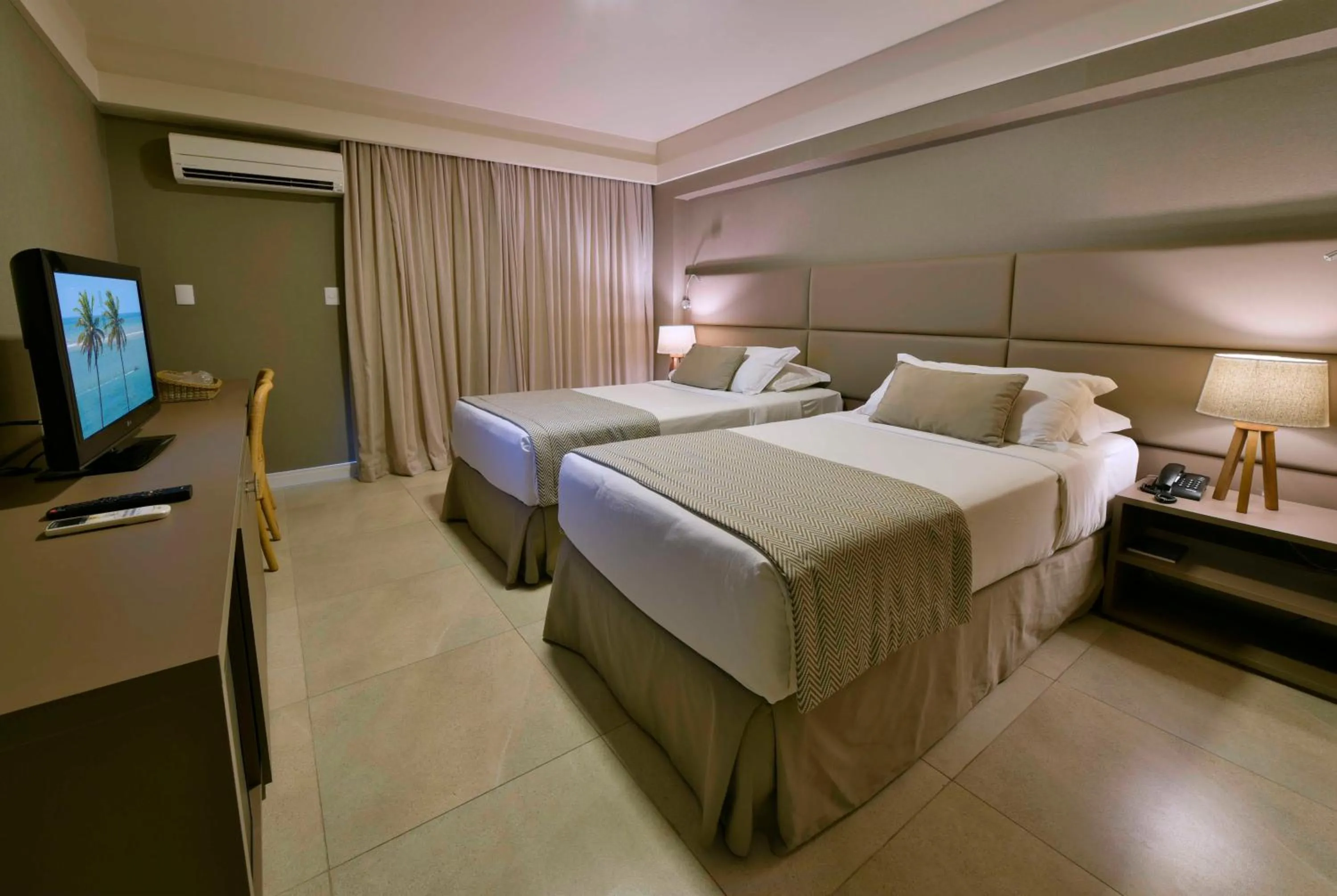 Bed in Hardman Praia Hotel