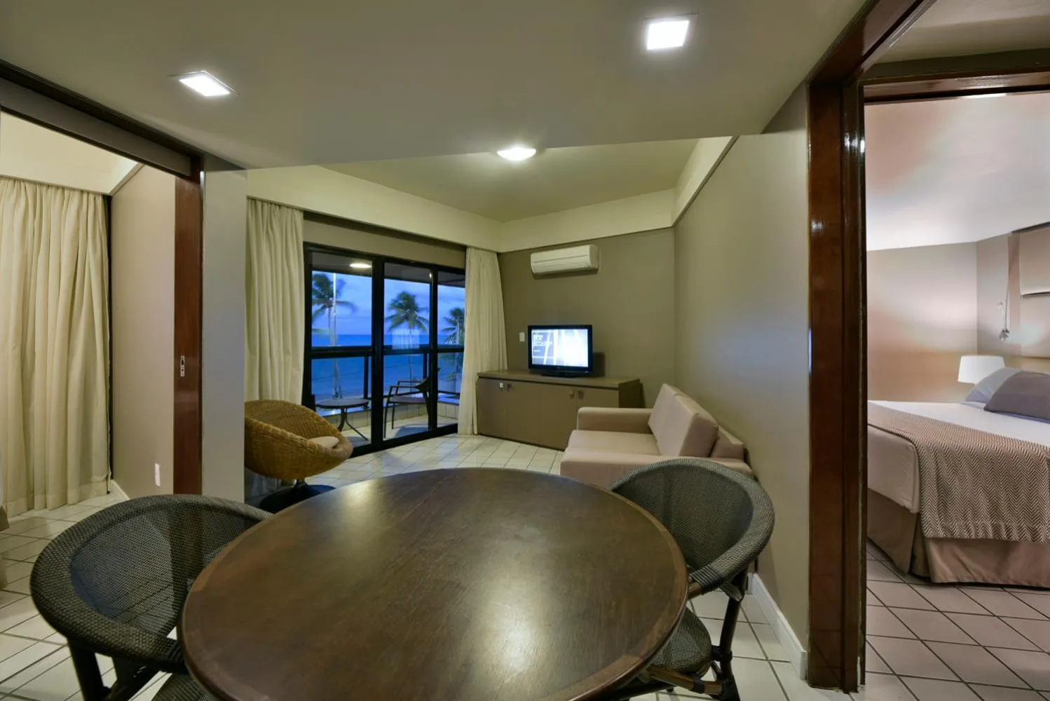 Living room, Bed in Hardman Praia Hotel