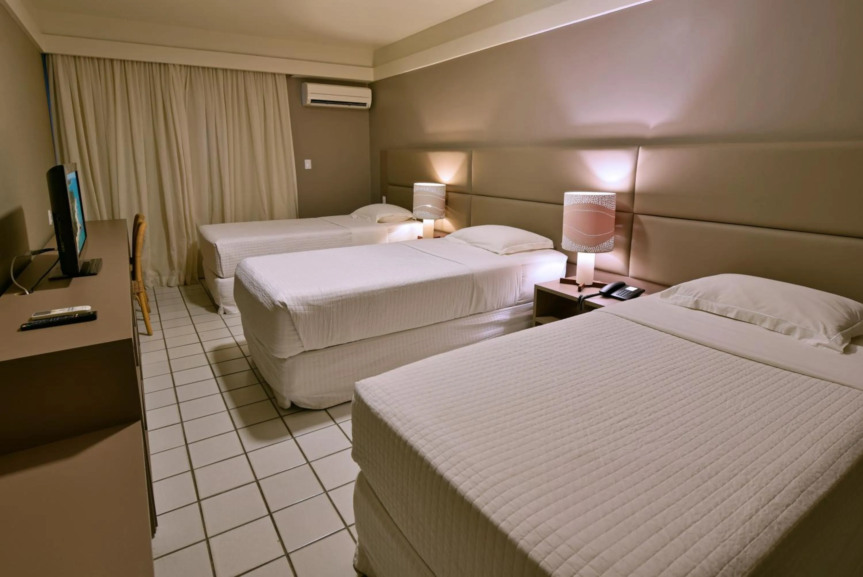 Bed in Hardman Praia Hotel