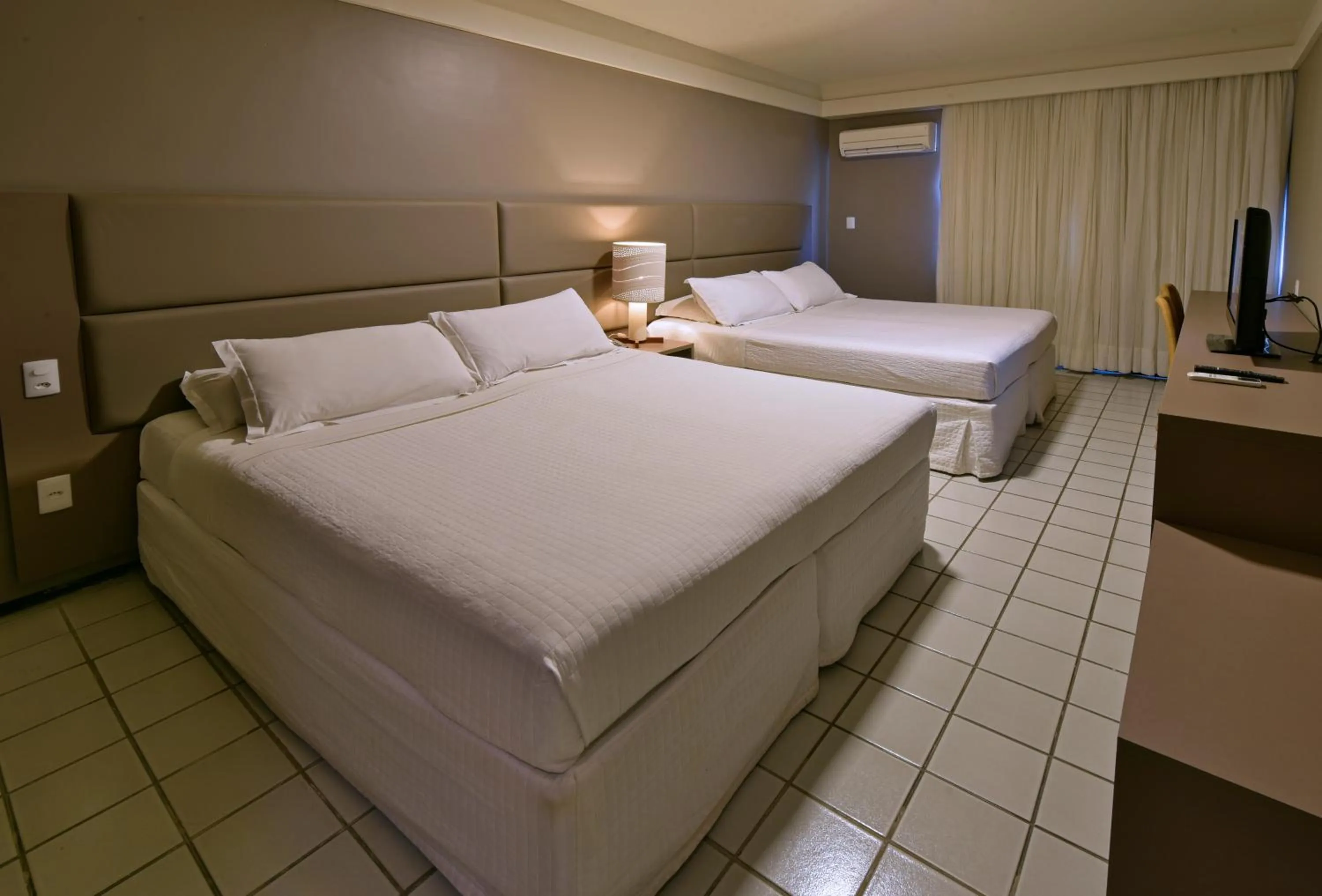 Bed in Hardman Praia Hotel