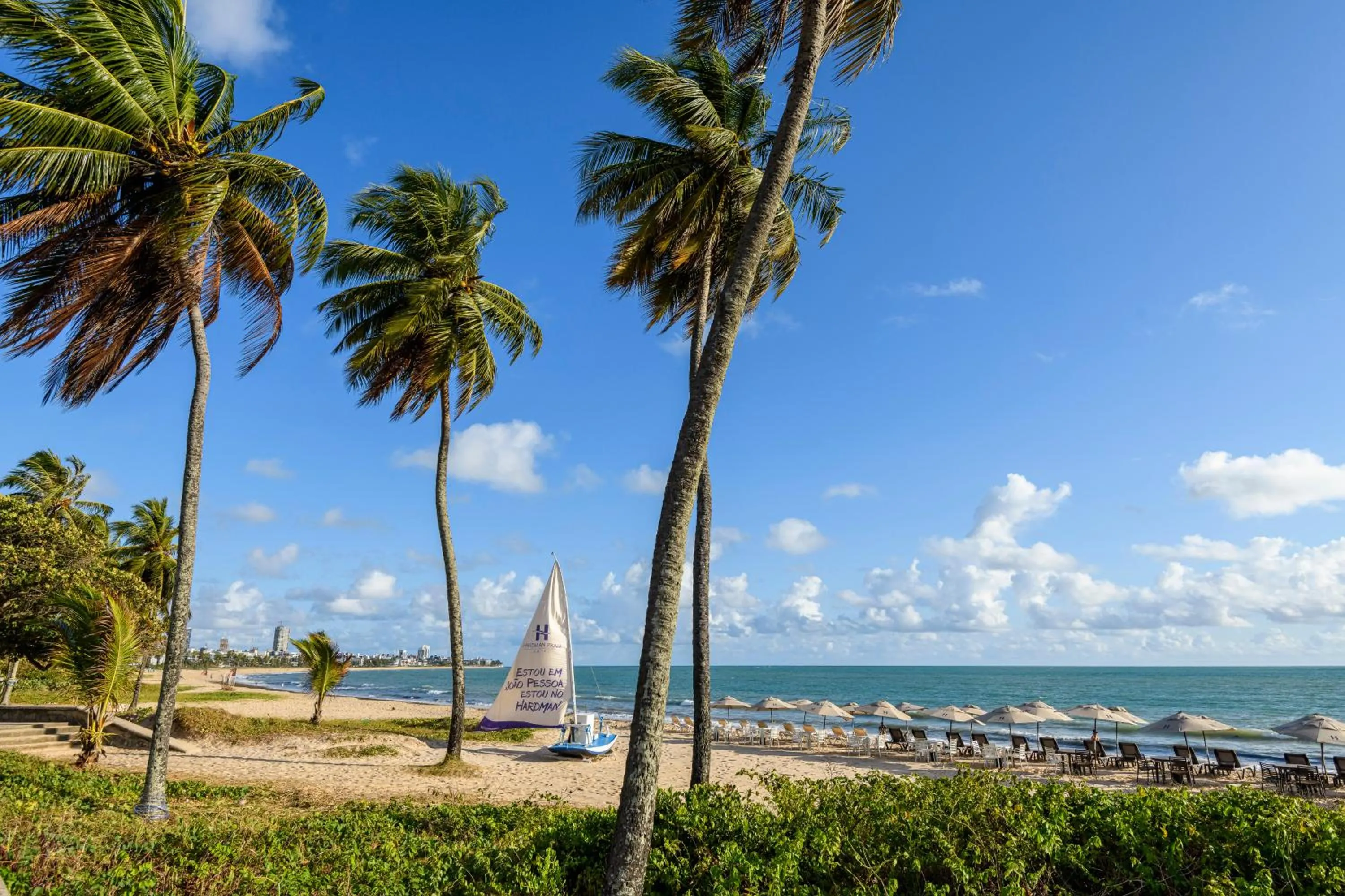 Beach in Hardman Praia Hotel
