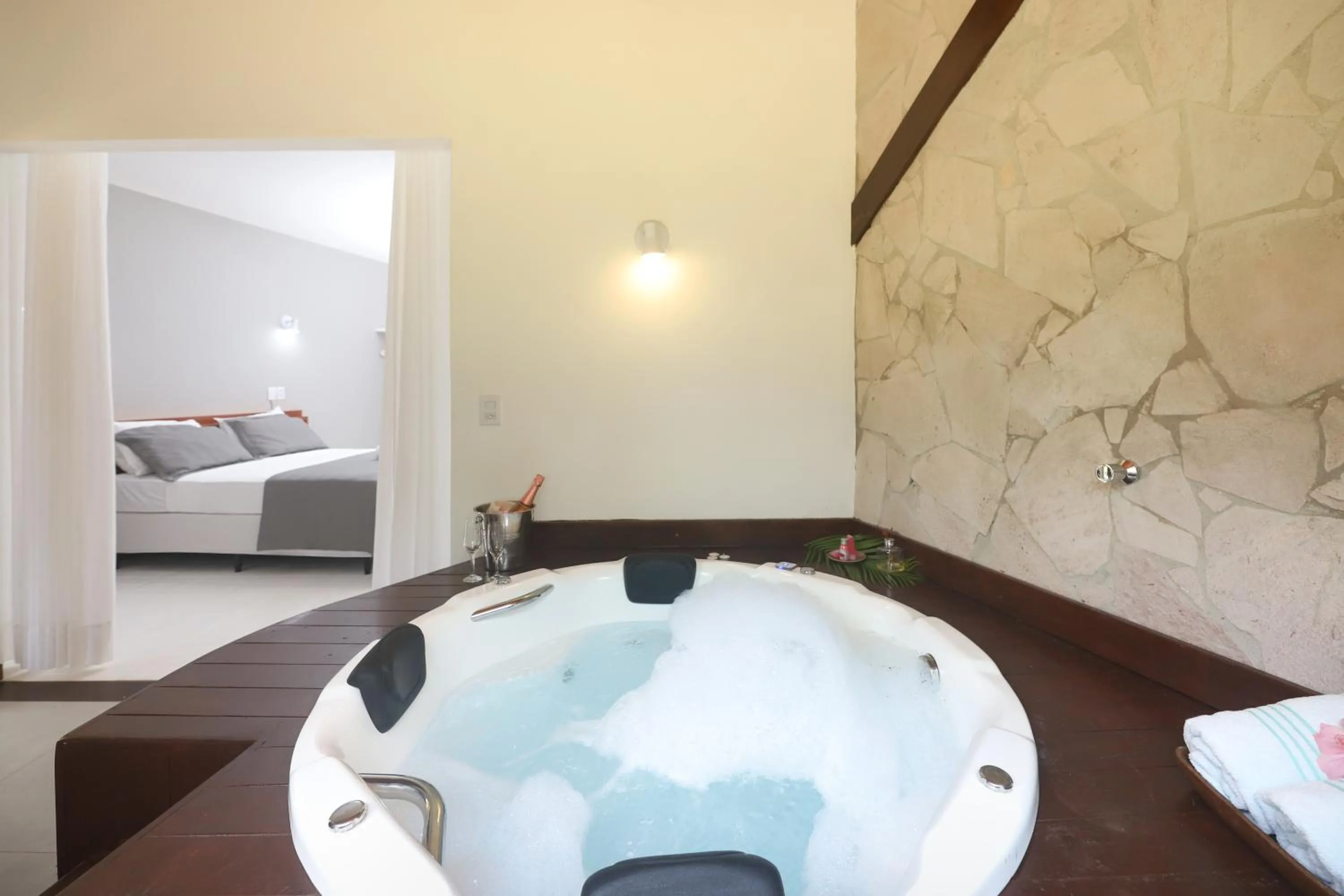 Hot Tub, Bed in Brasil Tropical Village