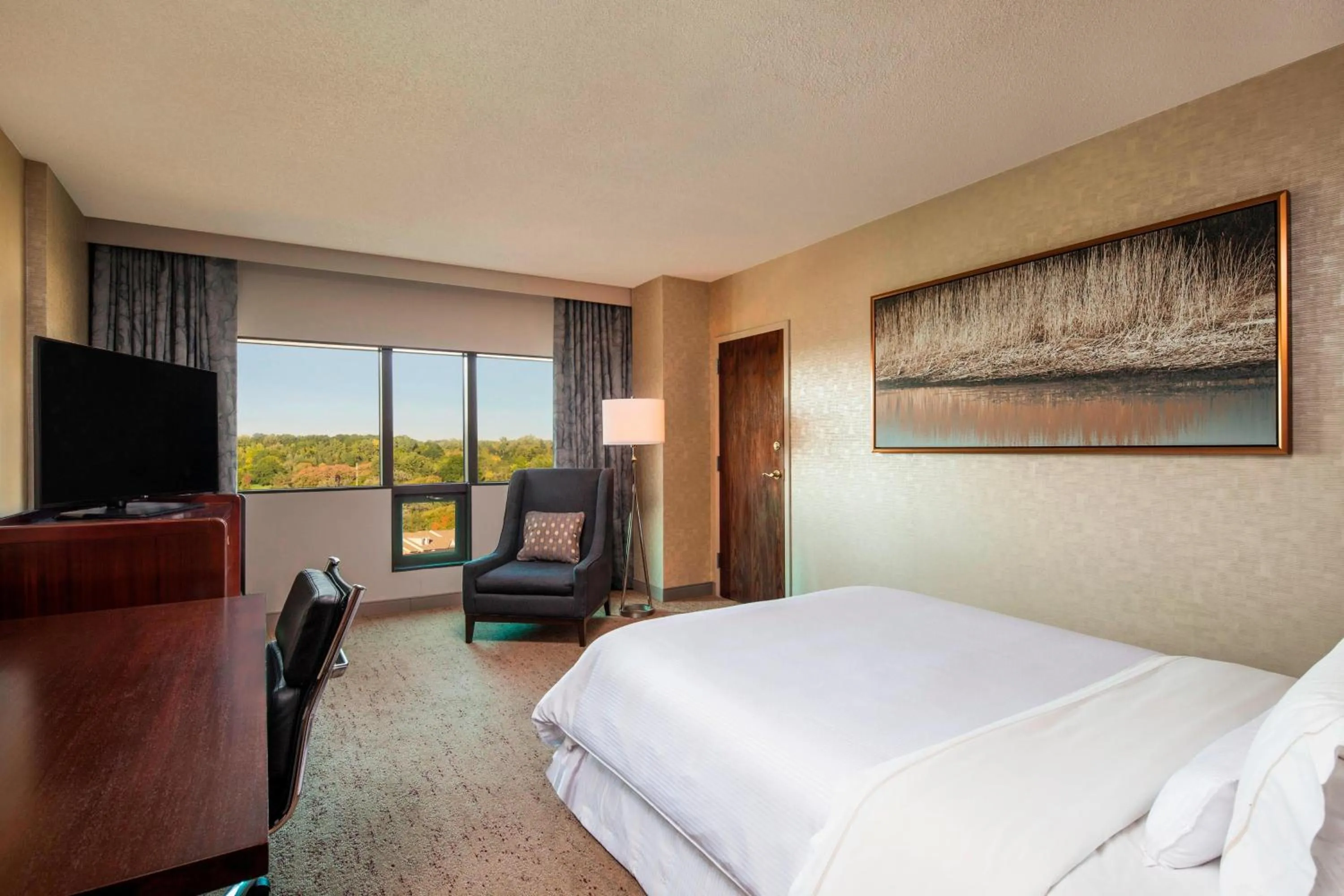 Bedroom, Bed in The Westin Southfield Detroit