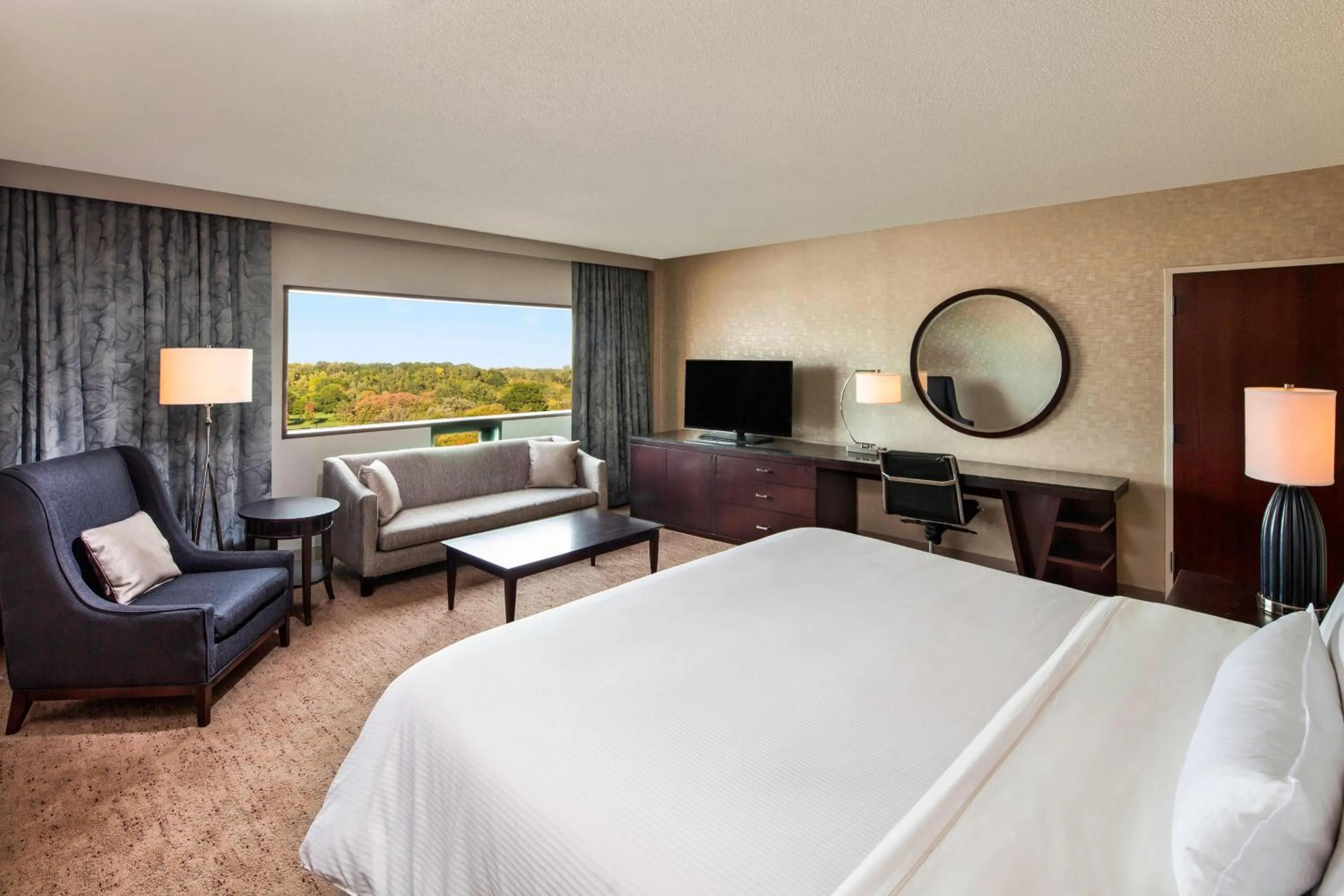 Bedroom, Bed in The Westin Southfield Detroit