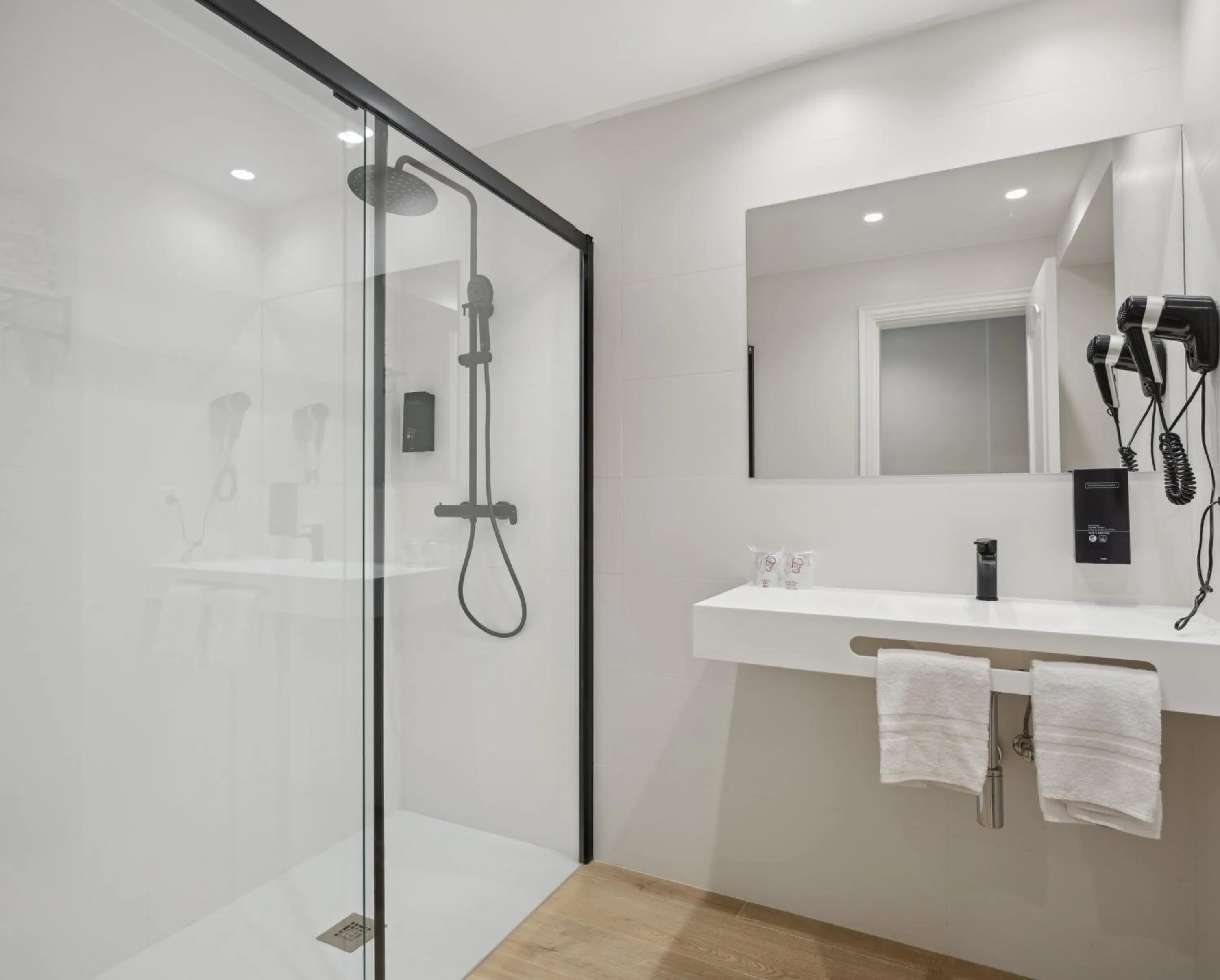 Shower in Hotel Venta de Etxalar