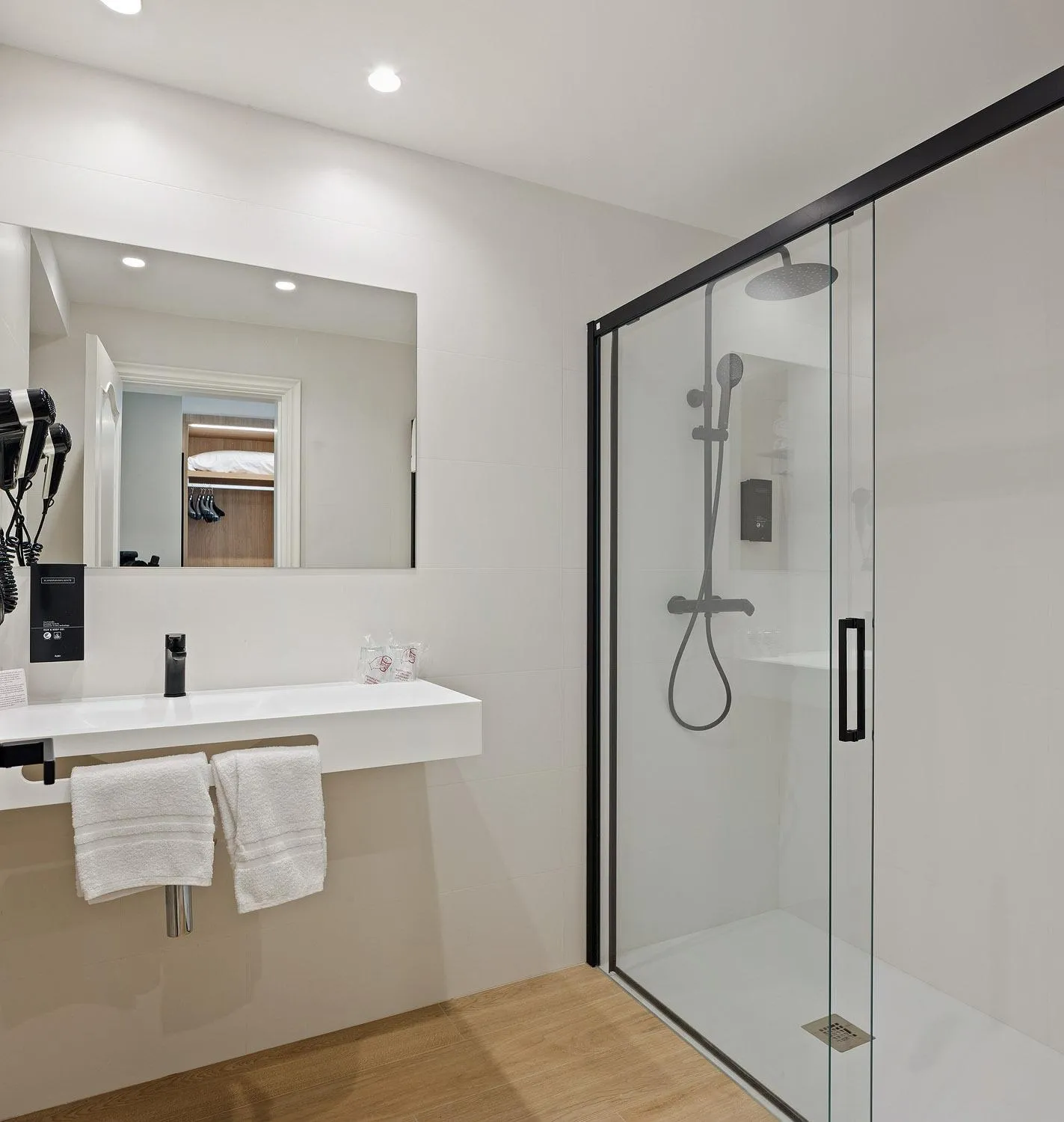 Shower in Hotel Venta de Etxalar