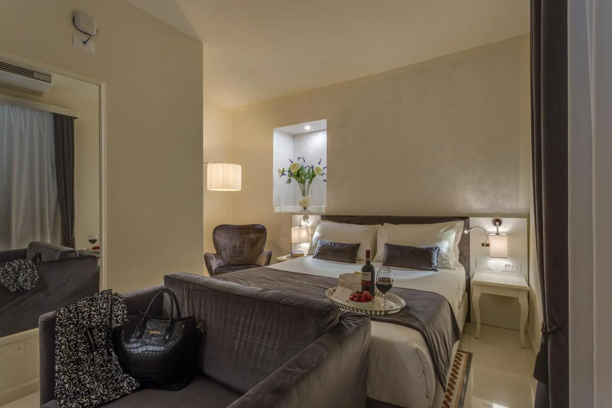 Photo of the whole room, Bed in Battistero Residenza d'Epoca