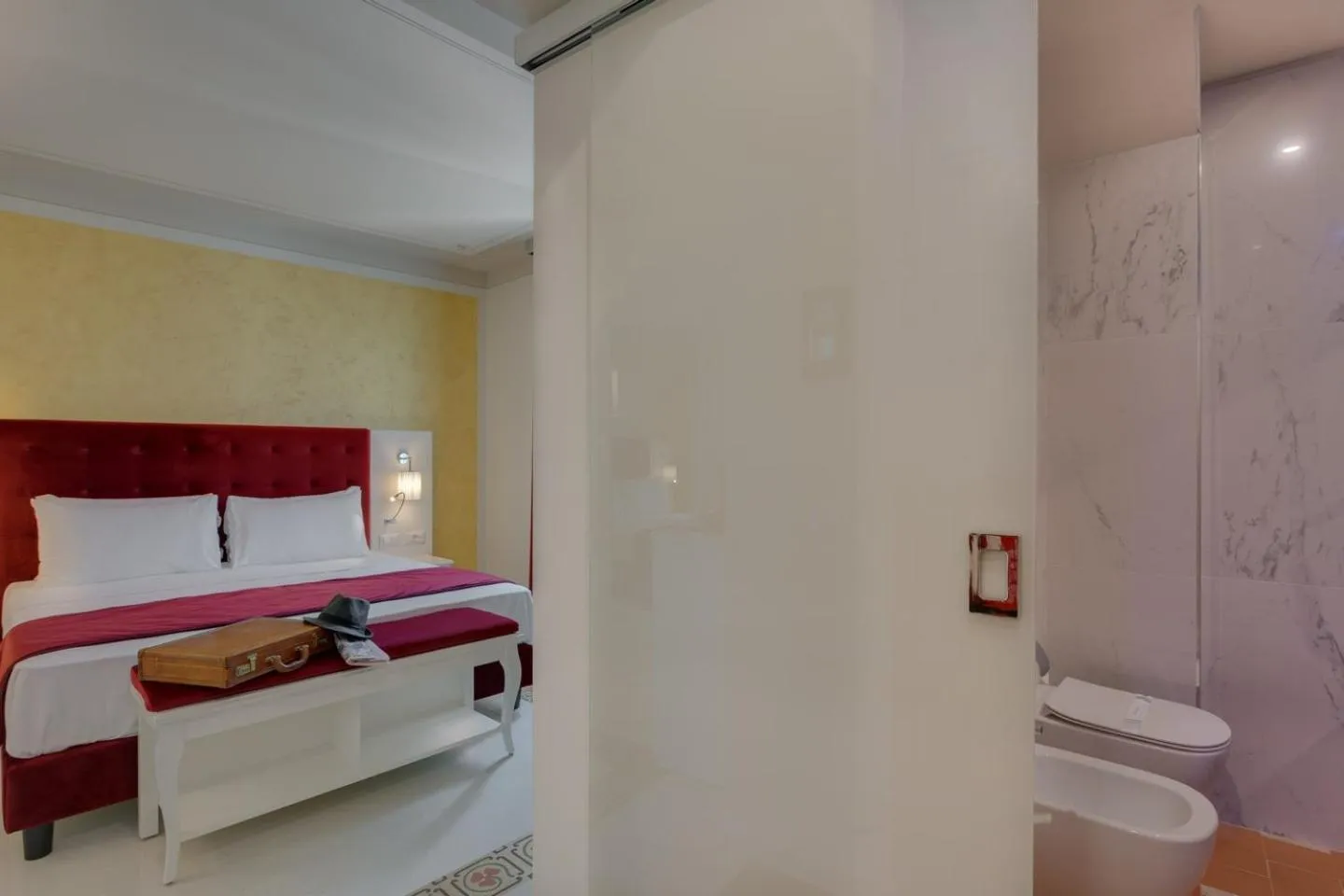 Toilet, Bed in Battistero Residenza d'Epoca