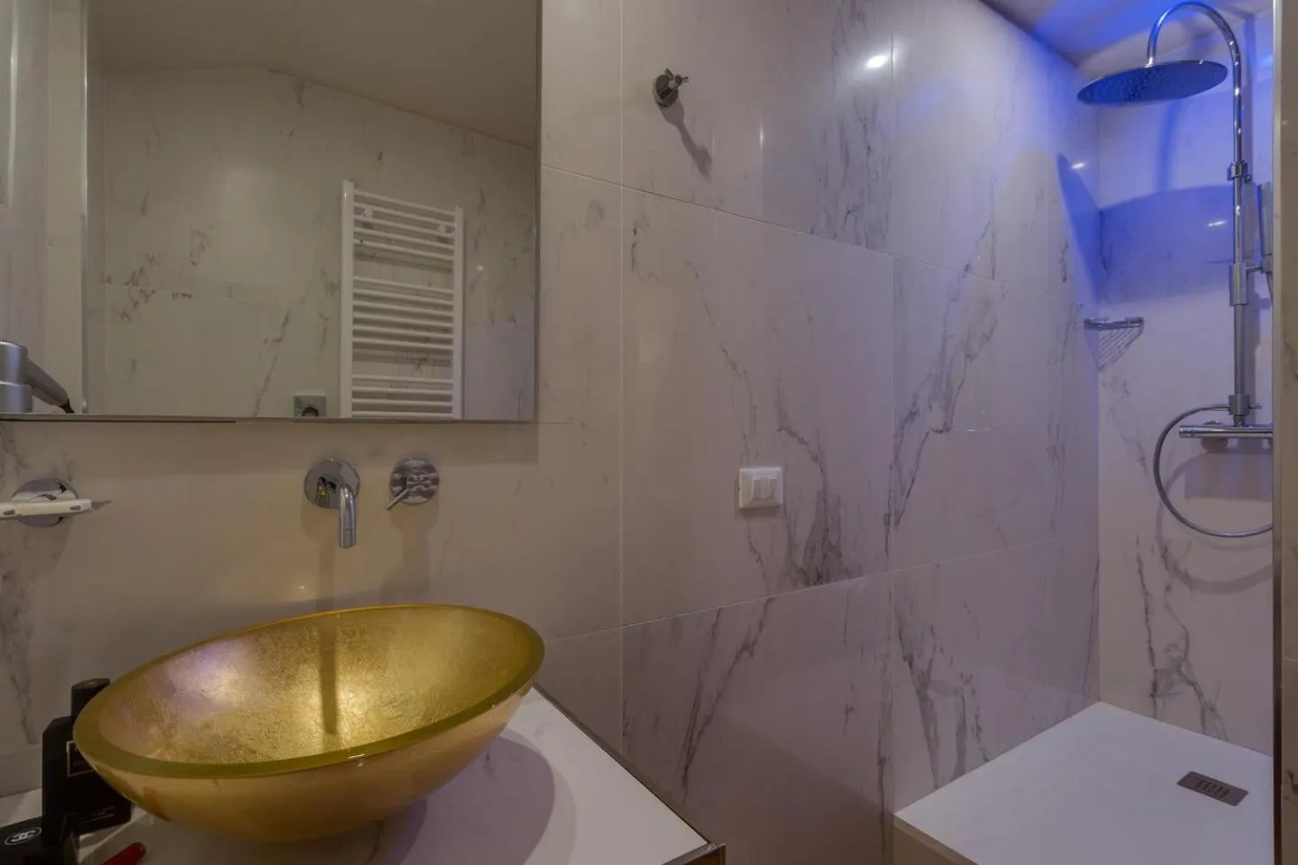 Shower in Battistero Residenza d'Epoca