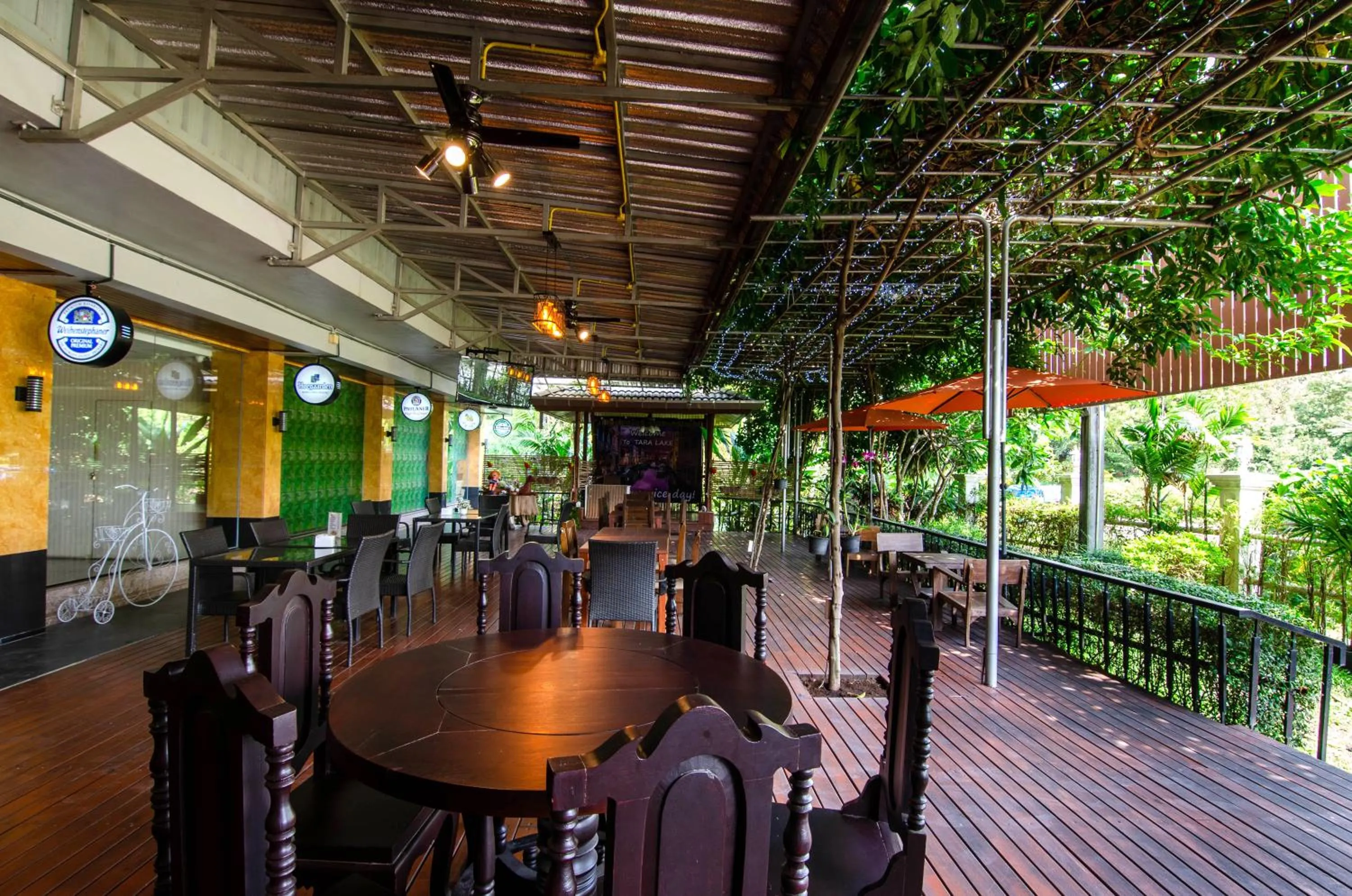 Restaurant/places to eat in Tara Lake