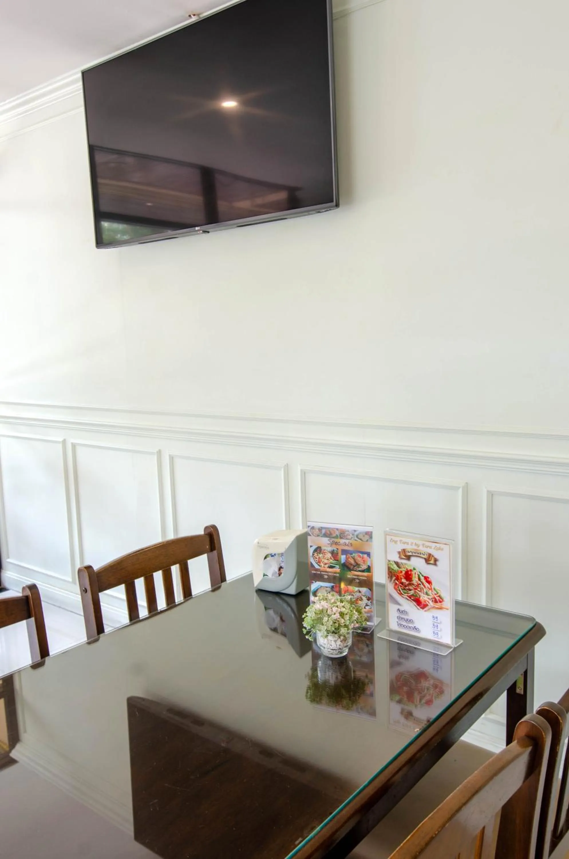 Restaurant/places to eat in Tara Lake